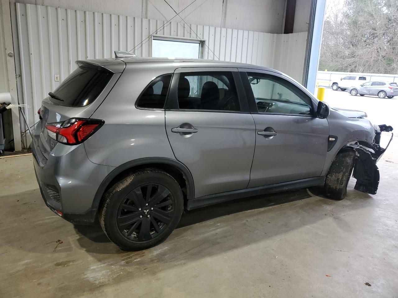 2021 Mitsubishi Outlander - Image 3