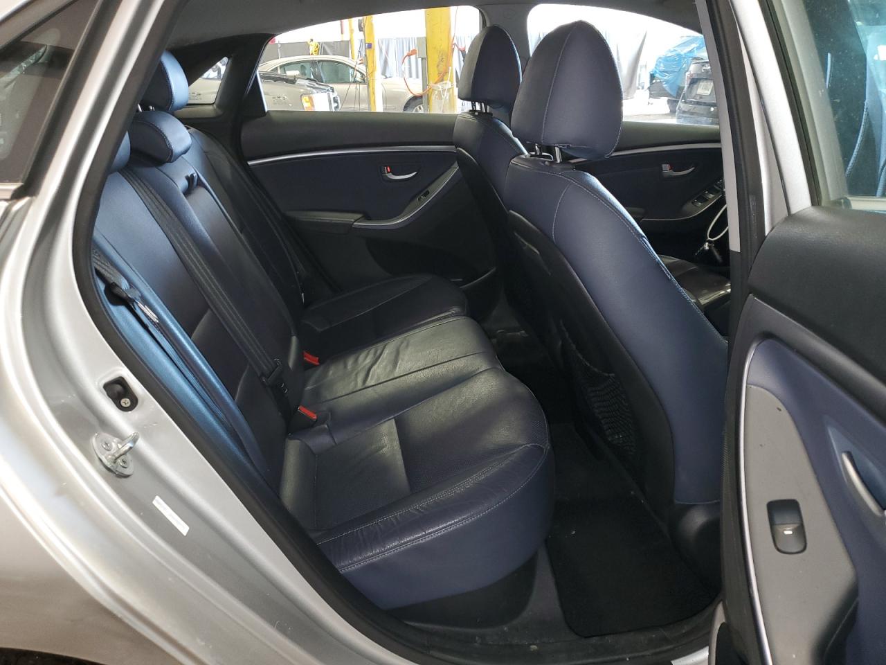 2013 Hyundai Elantra - Image 10
