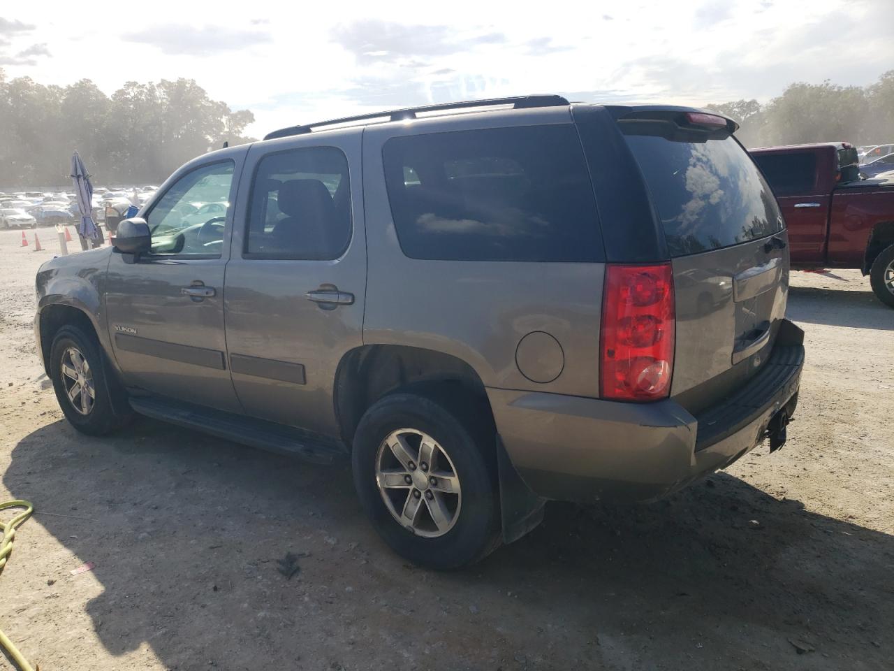 2011 GMC Yukon - Image 2