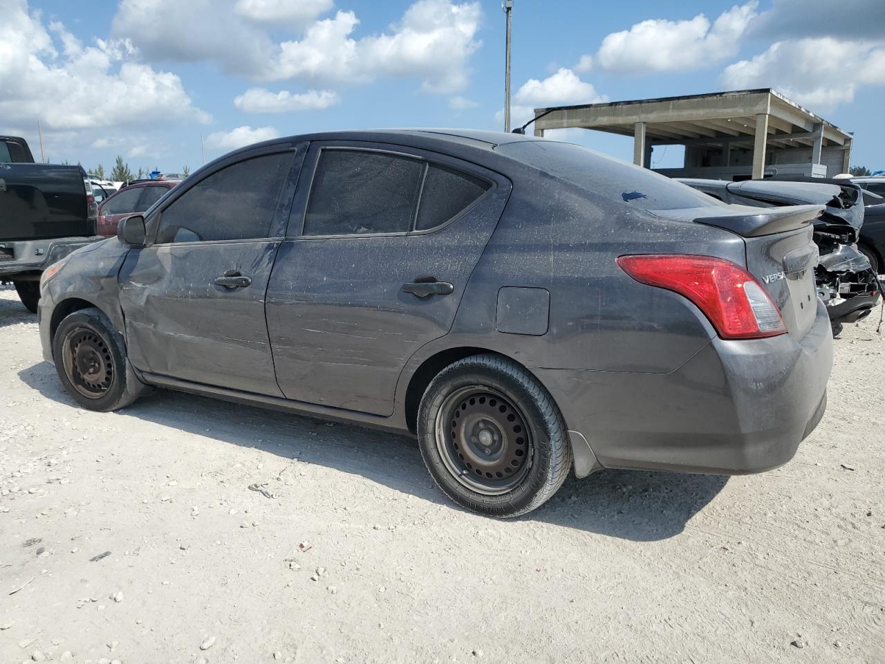 2015 Nissan Versa - Image 2