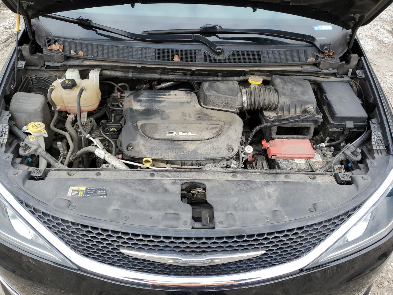 2017 Chrysler Pacifica - Image 12