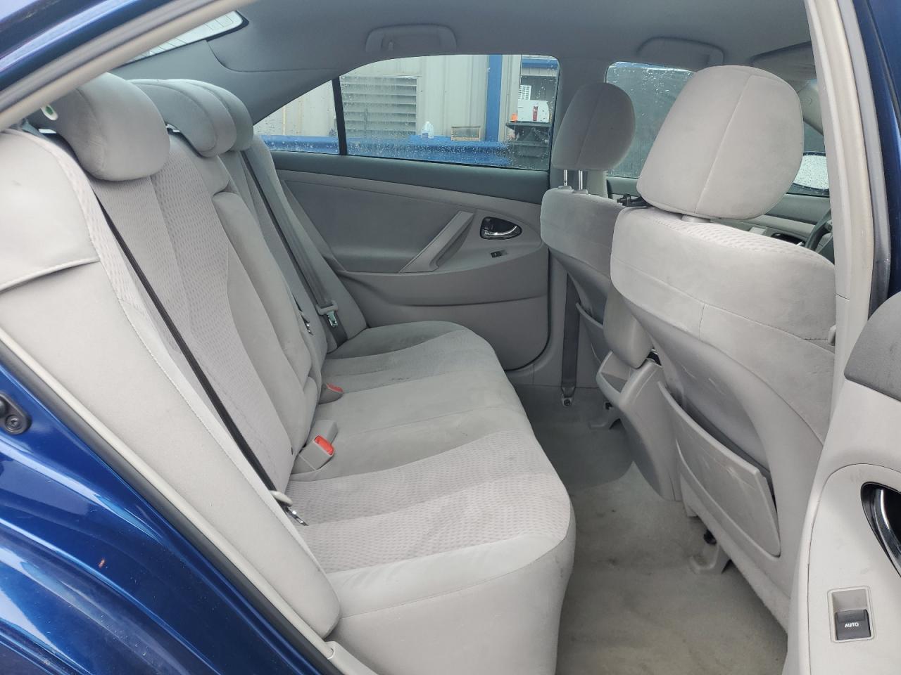 2011 Toyota Camry - Image 10