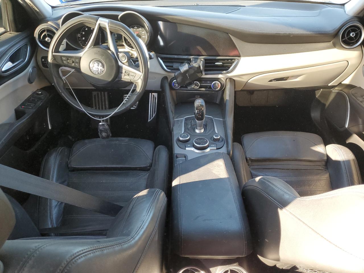 2018 Alfa Romeo Giulia - Image 8