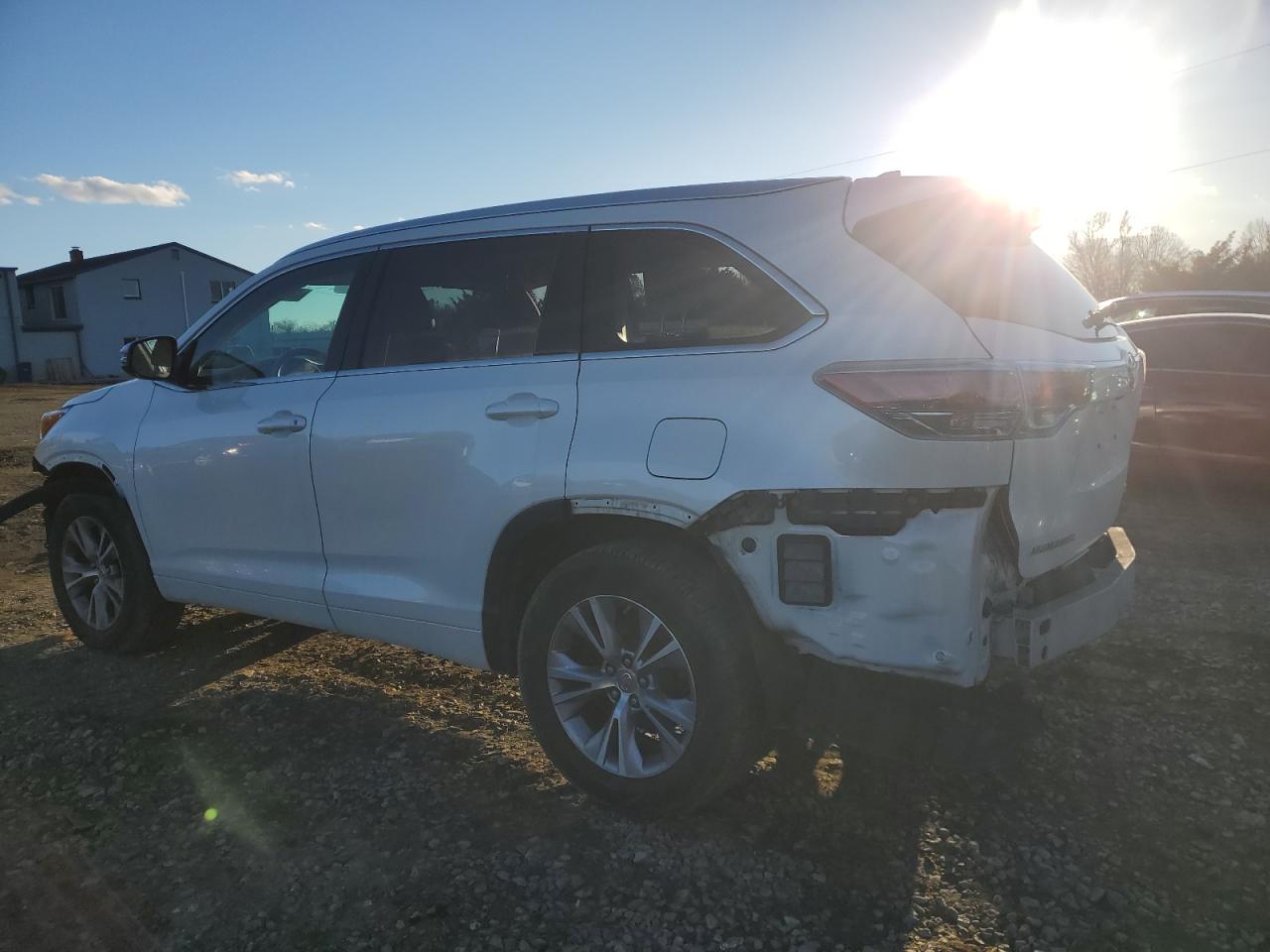 2015 Toyota Highlander - Image 2