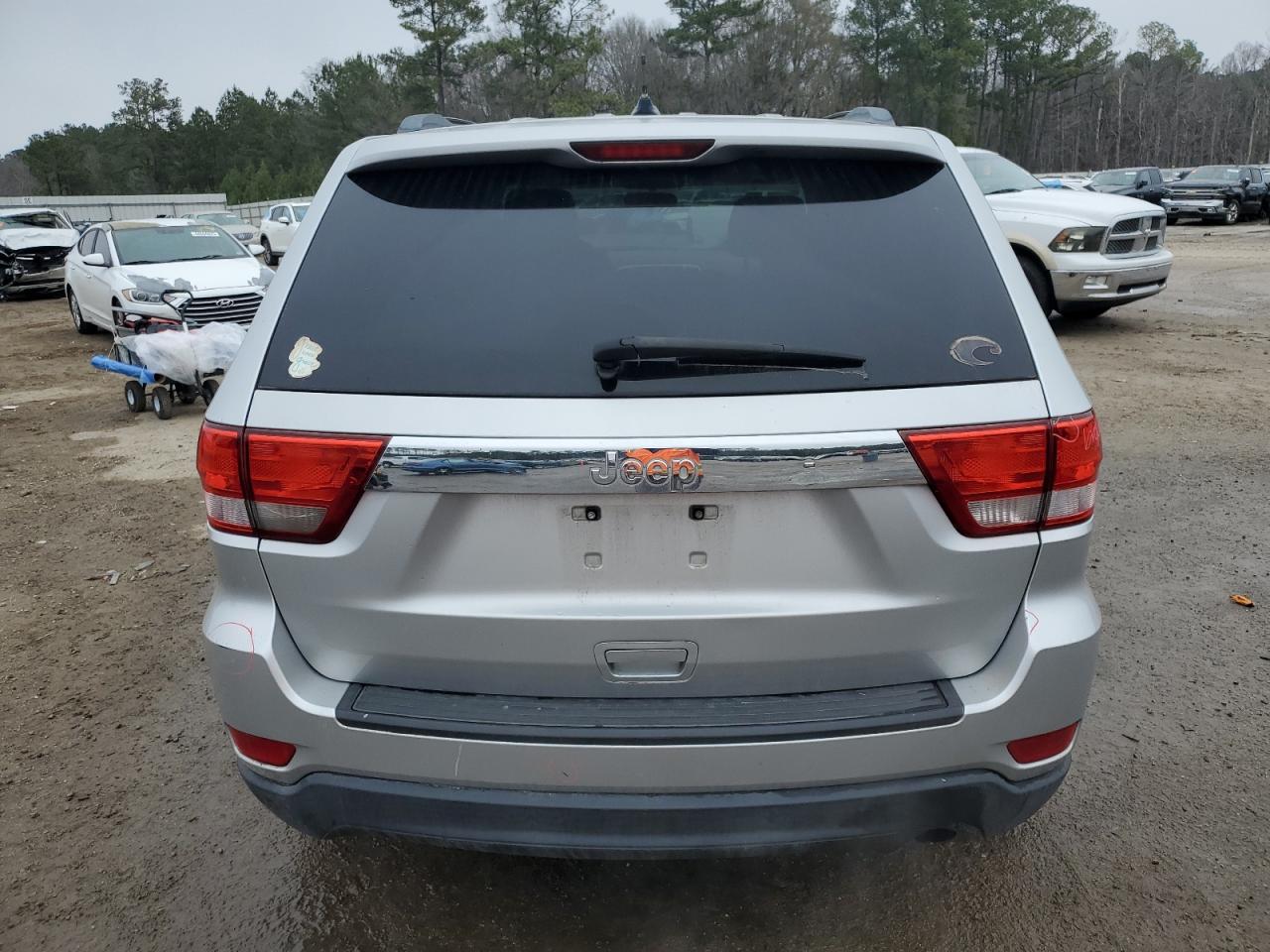 2012 Jeep Grand Cherokee - Image 6