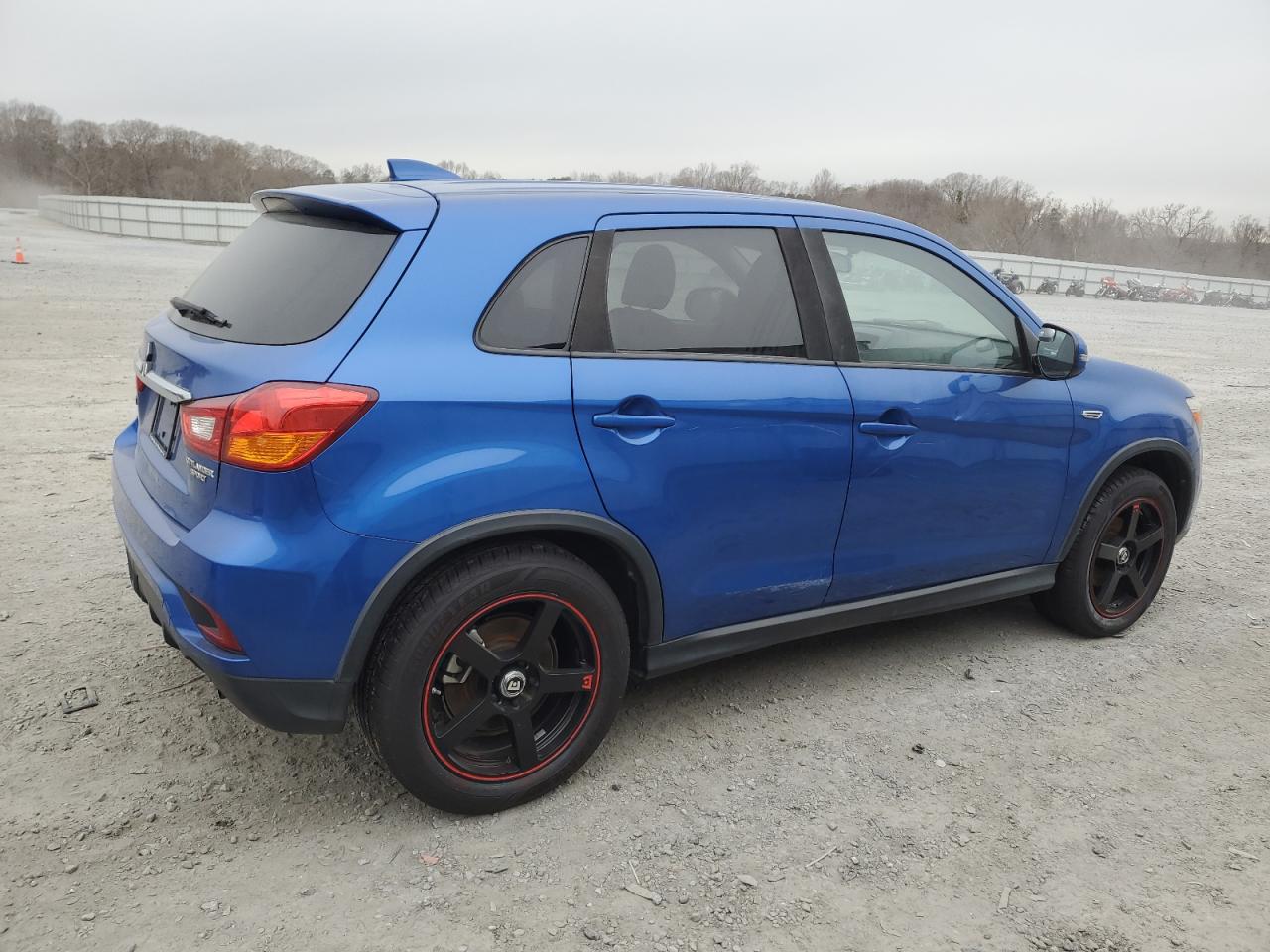 2018 Mitsubishi Outlander - Image 3