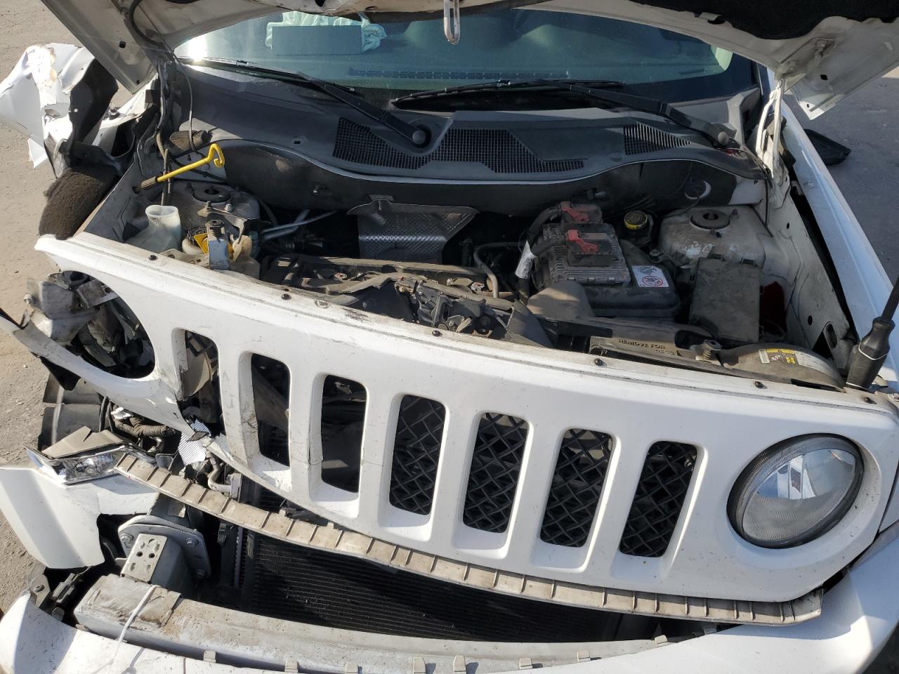 2015 Jeep Liberty (Patriot) - Image 13