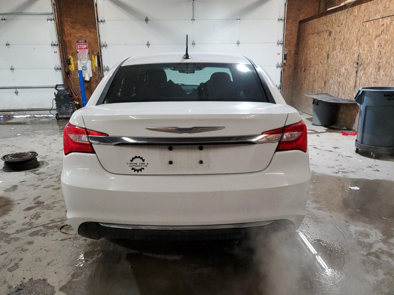 2014 Chrysler 200 - Image 6