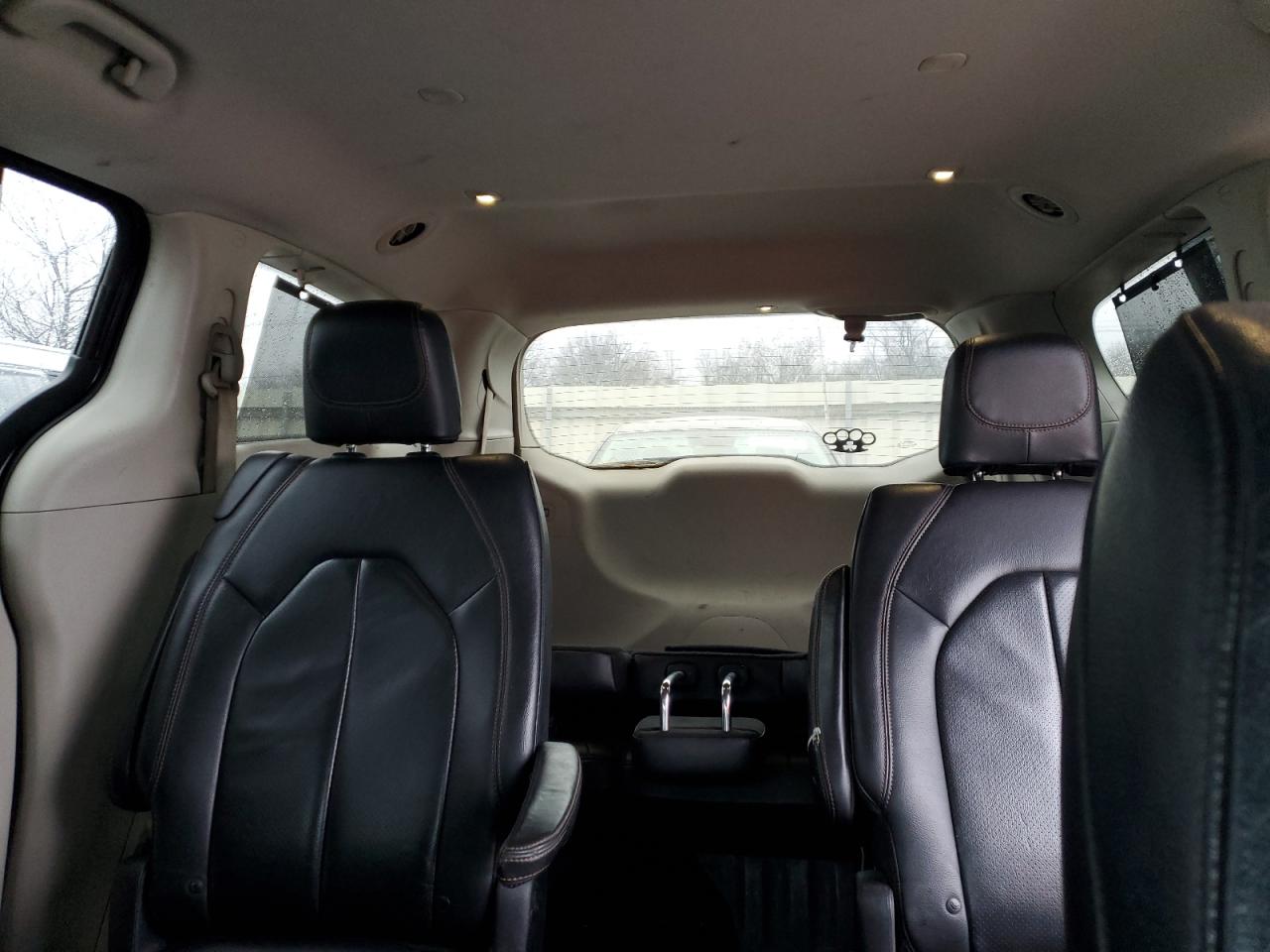 2018 Chrysler Pacifica - Image 10