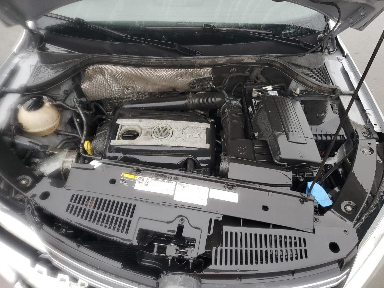 2015 Volkswagen Tiguan - Image 12
