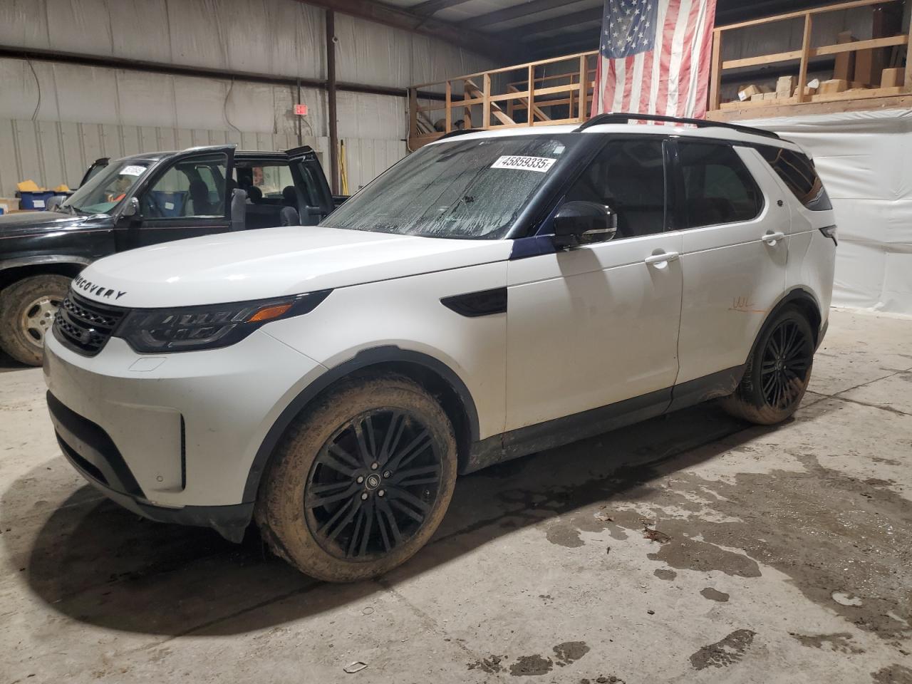 2017 Land Rover Discovery - Image 1