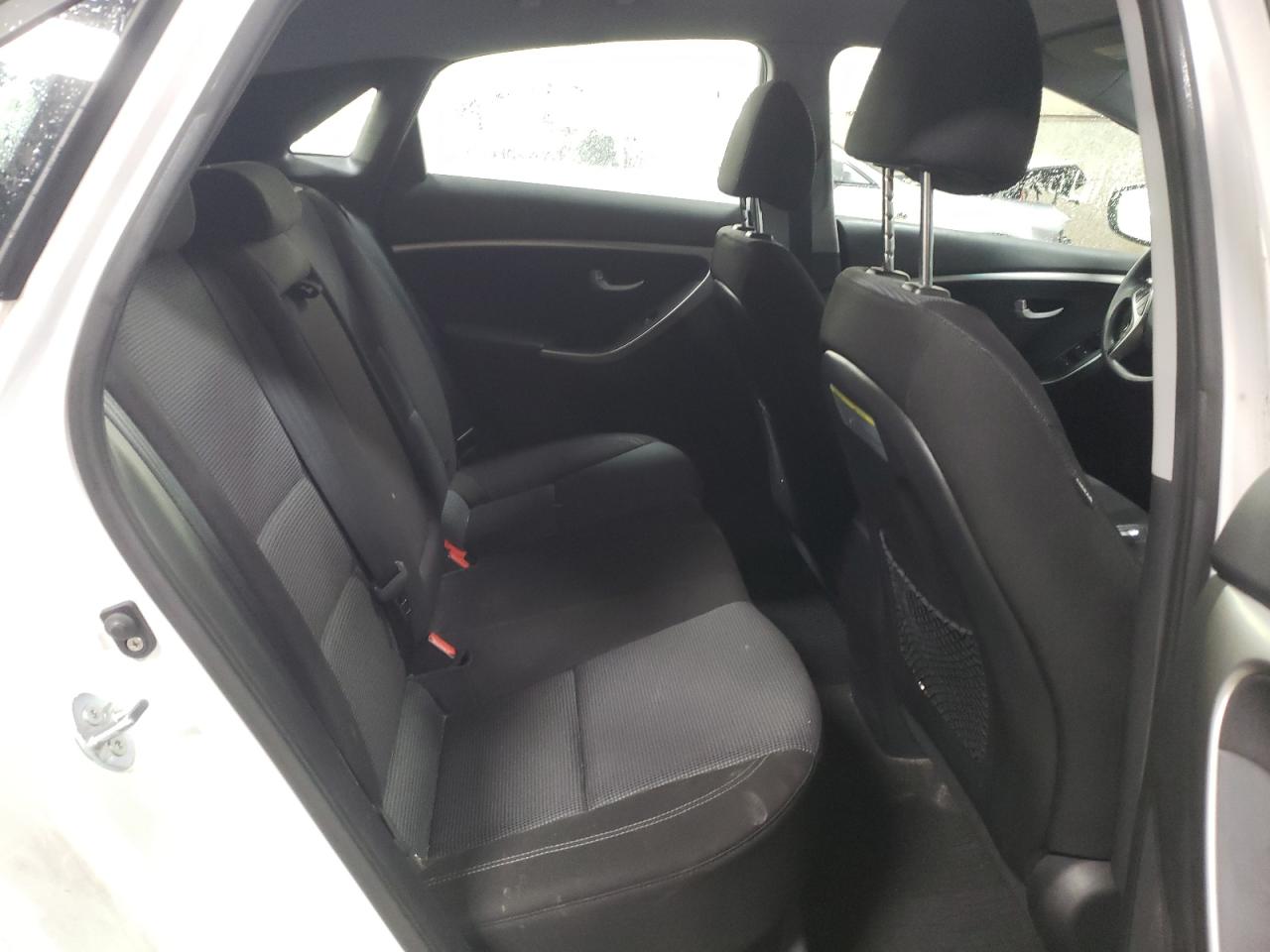2013 Hyundai Elantra - Image 10