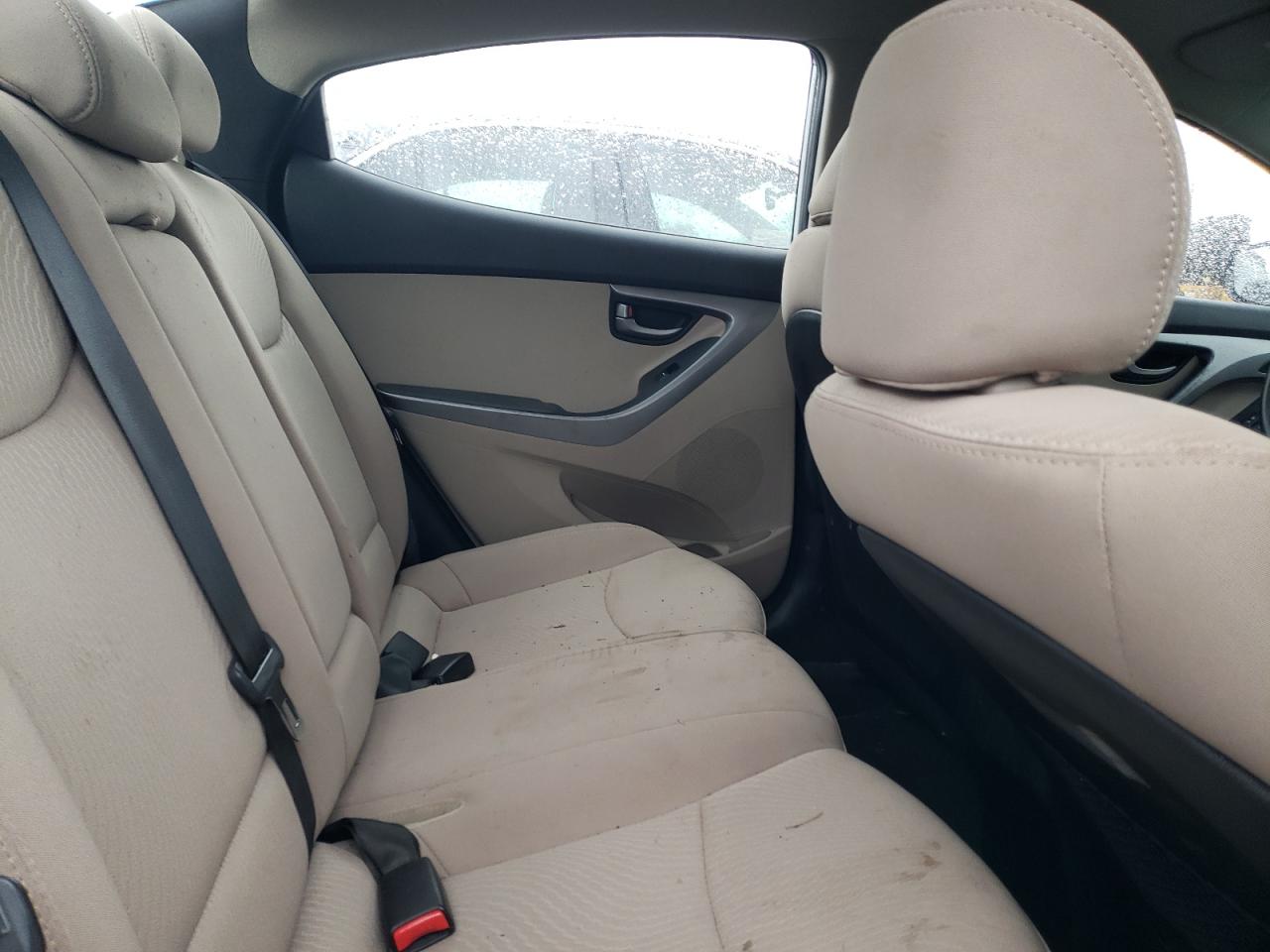 2016 Hyundai Elantra - Image 10