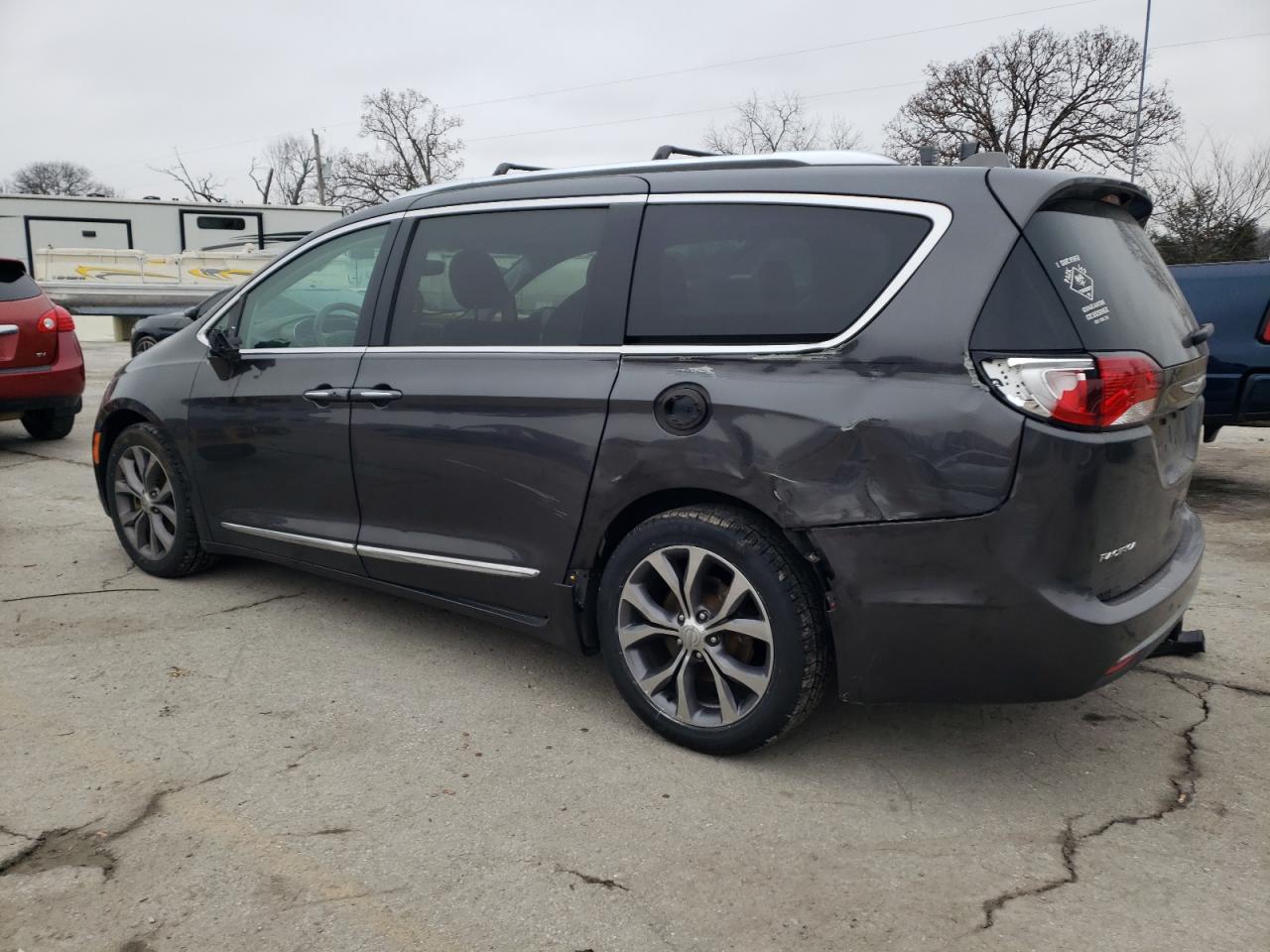 2018 Chrysler Pacifica - Image 2