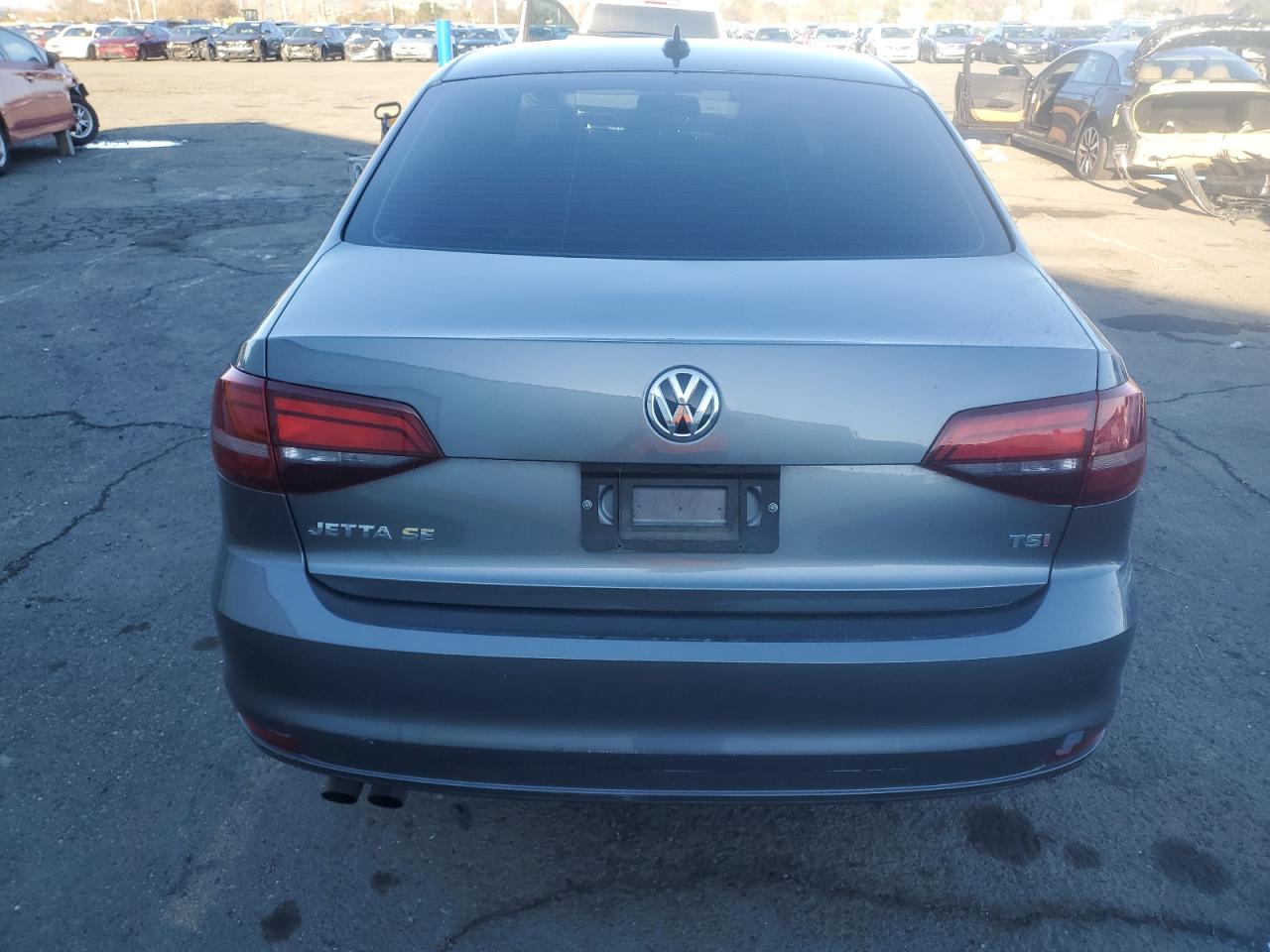 2017 Volkswagen Jetta - Image 6
