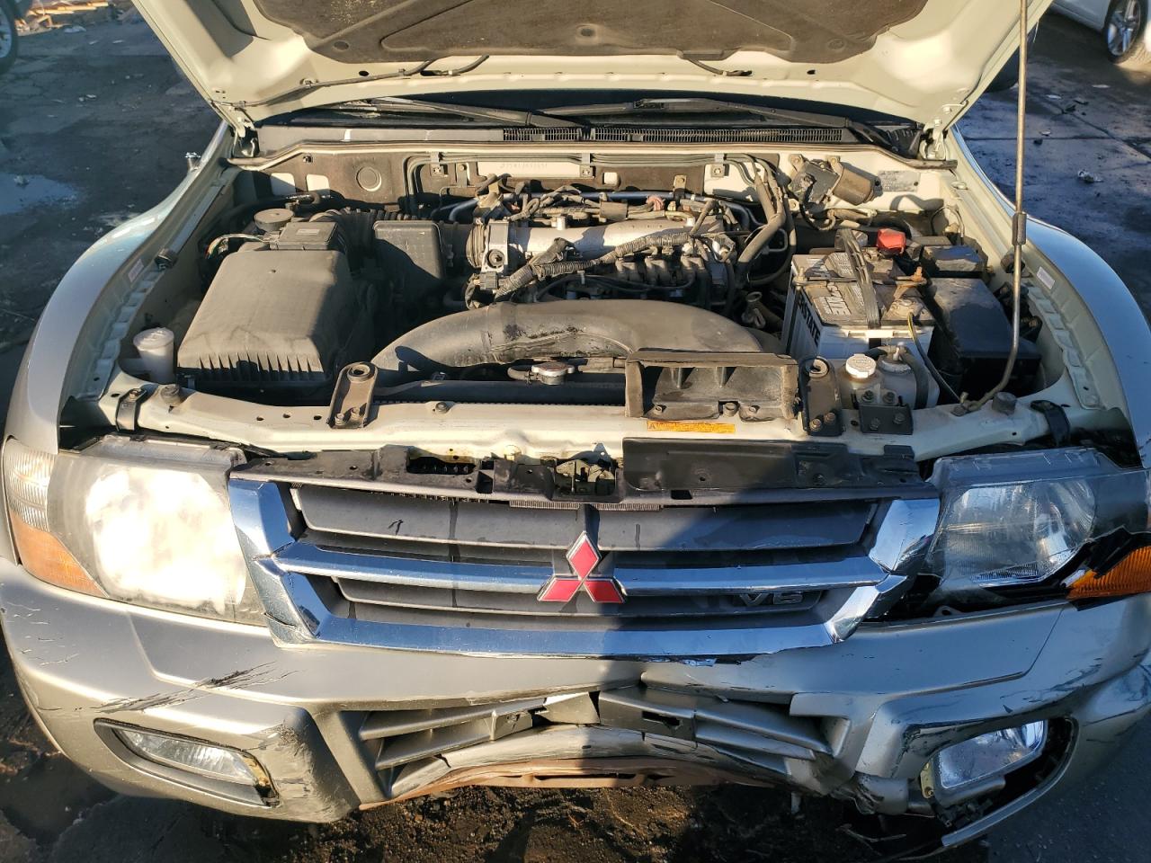 2001 Mitsubishi Montero - Image 11