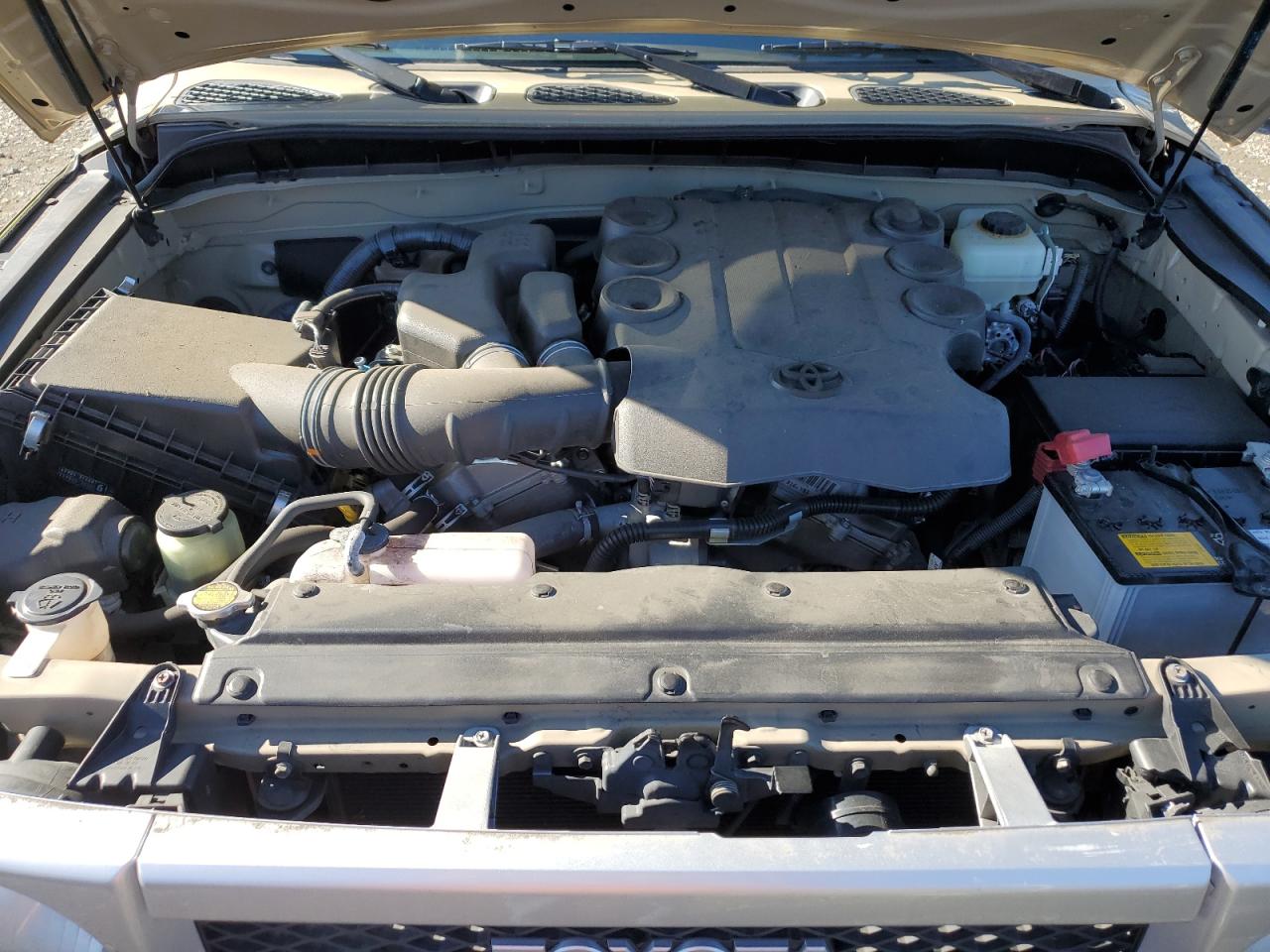 2014 Toyota FJ Cruiser - Image 12