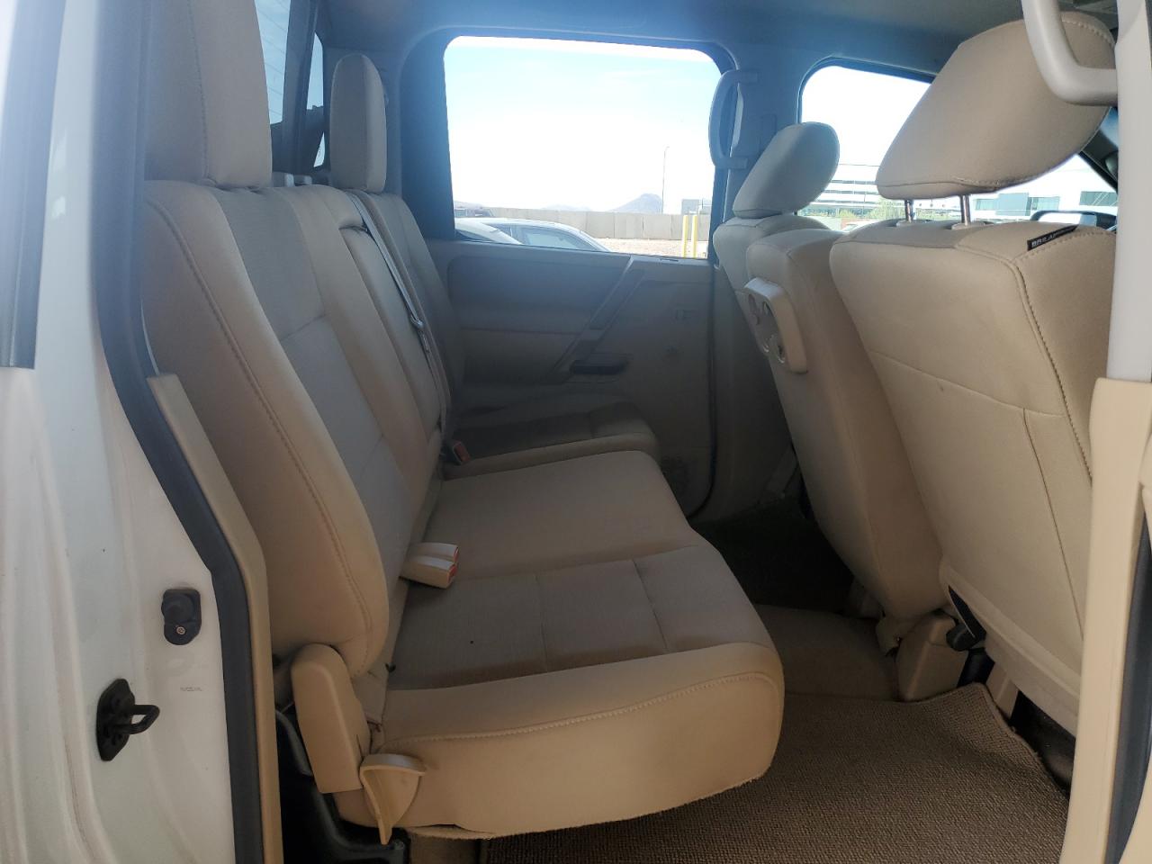 2014 Nissan Titan - Image 10