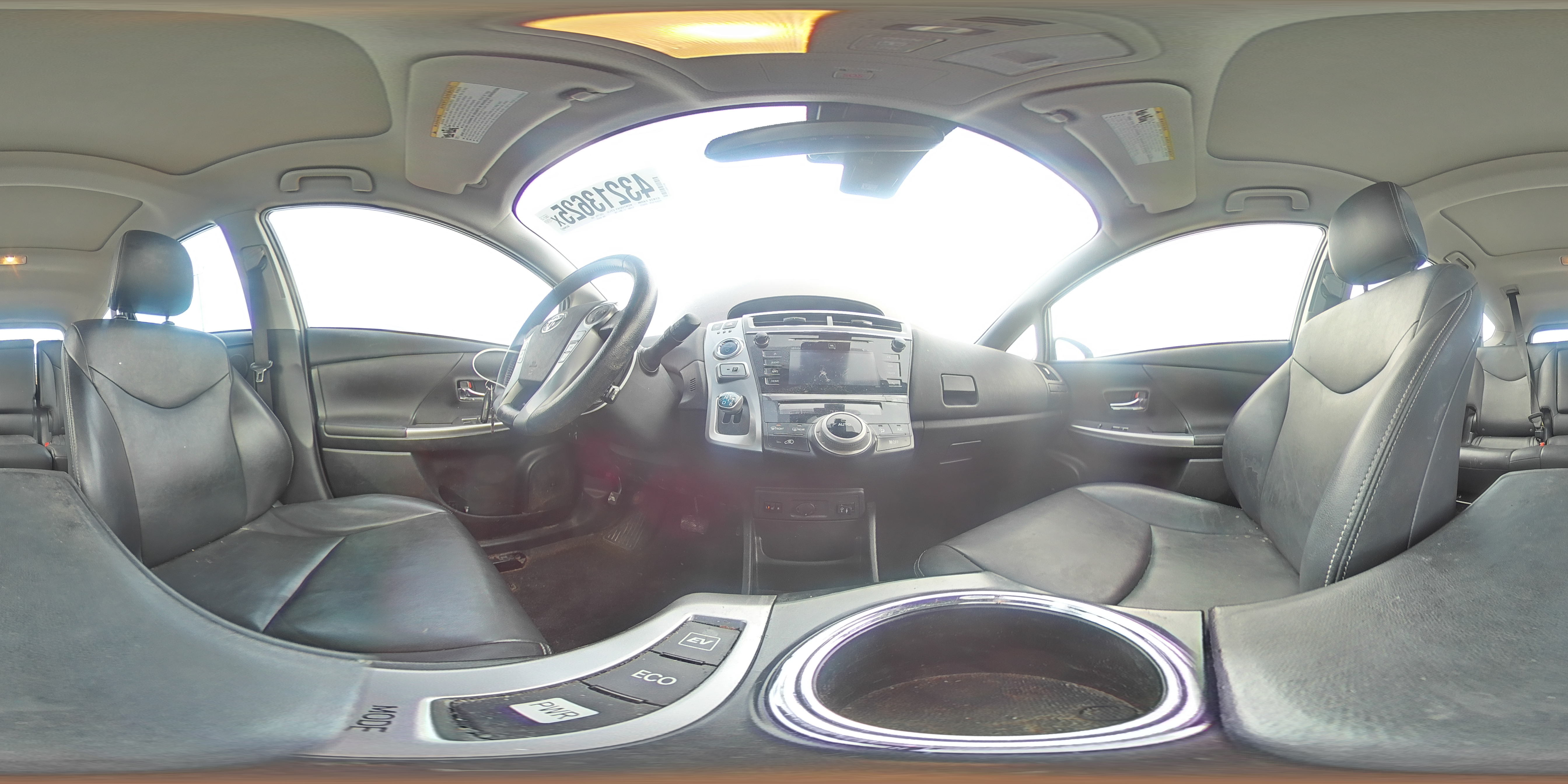2015 Toyota Prius - Image 14