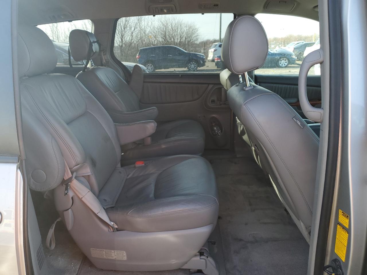 2008 Toyota Sienna - Image 11