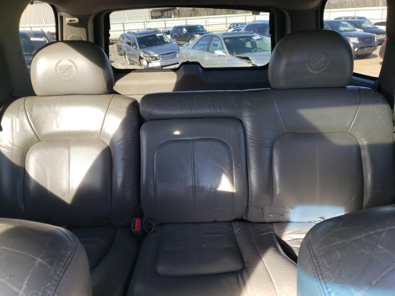 2002 Cadillac Escalade - Image 10