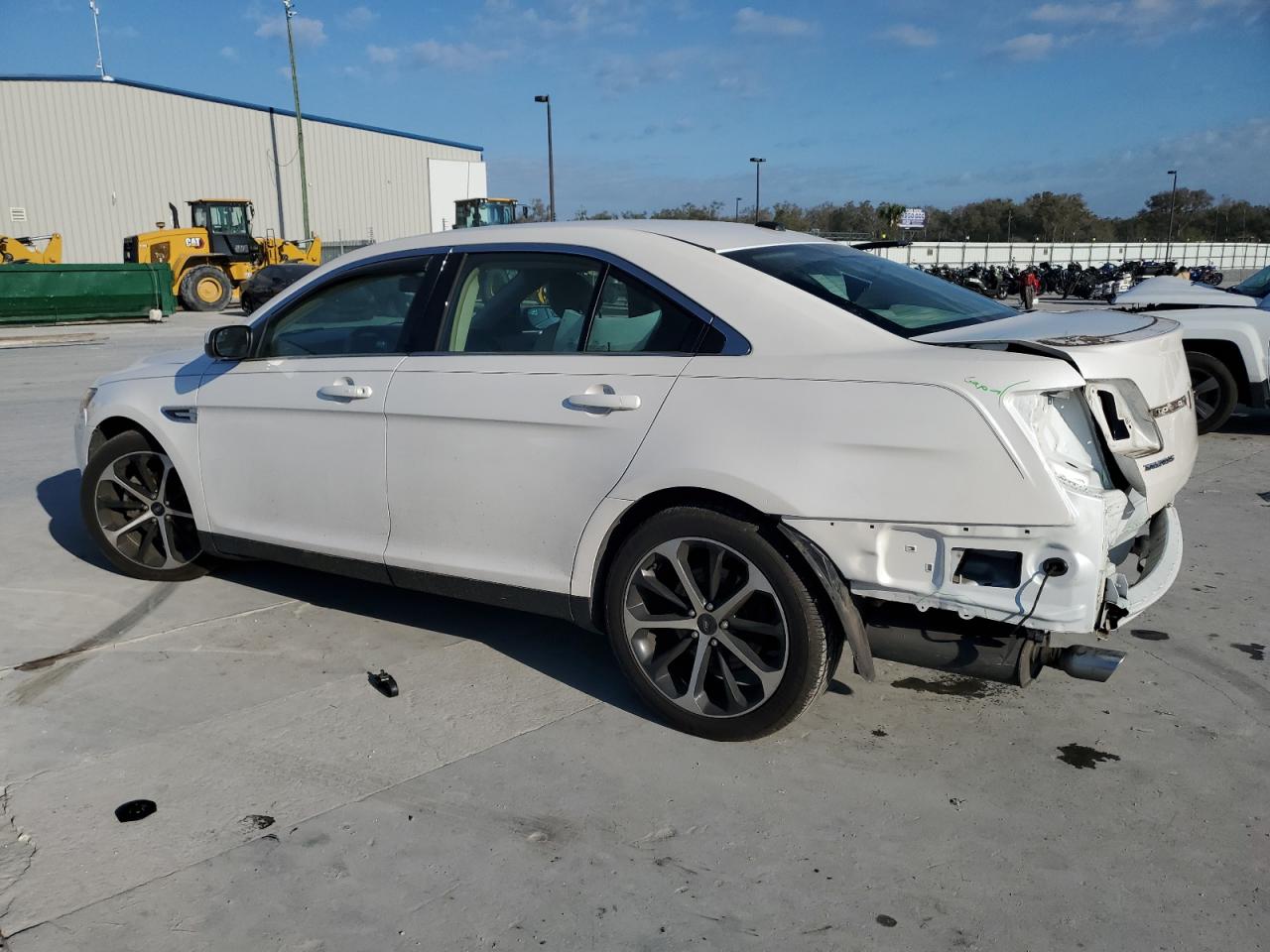 2015 Ford Taurus - Image 2