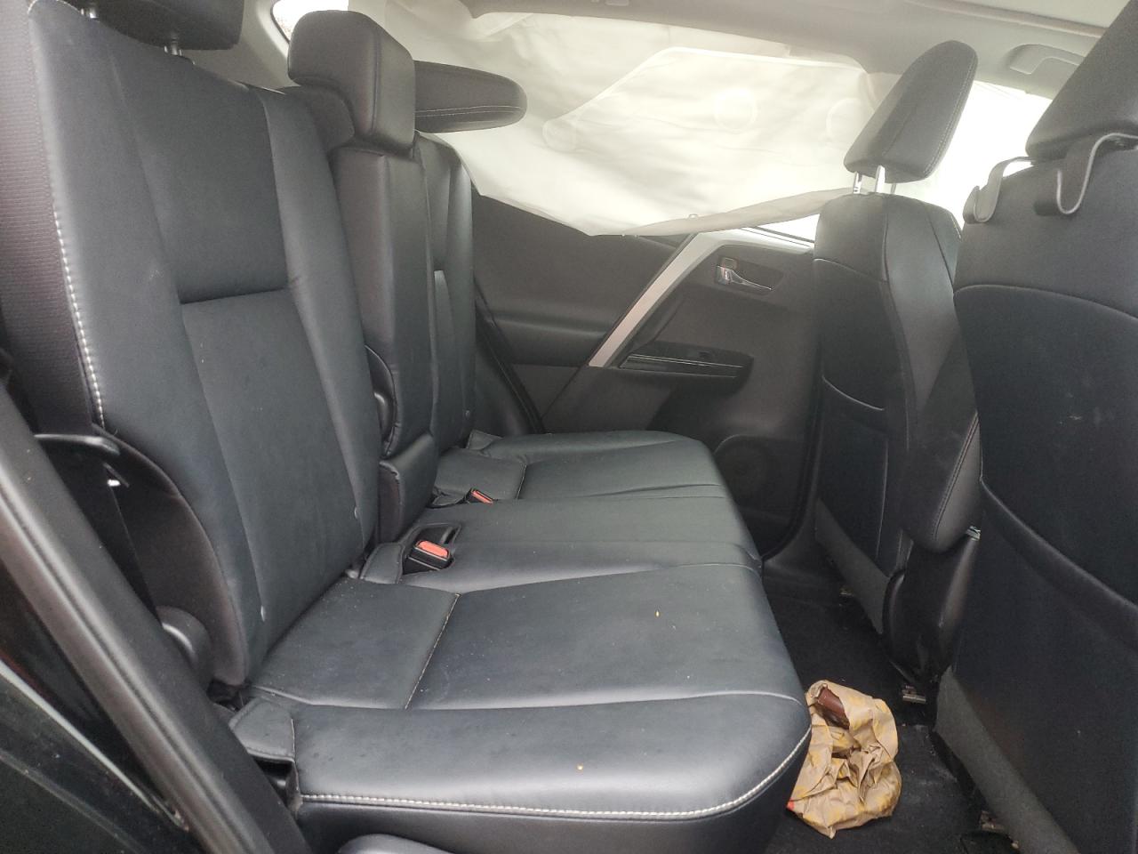 2016 Toyota RAV 4 - Image 11