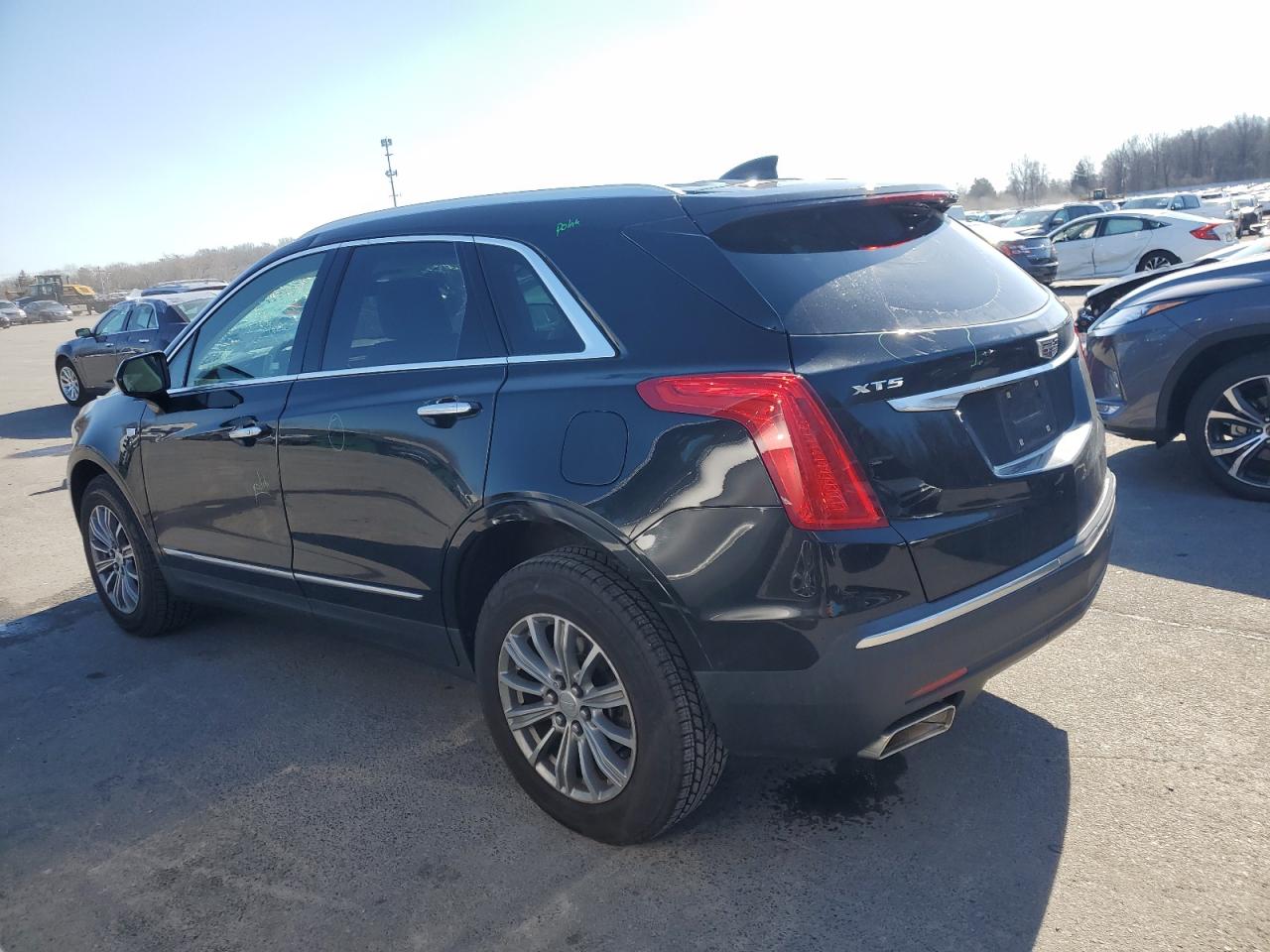 2017 Cadillac XT5 - Image 2