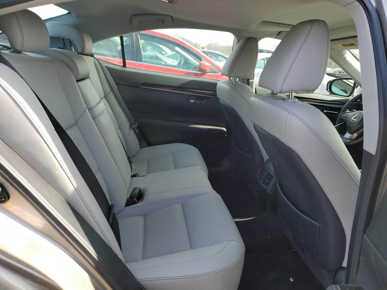 2017 Lexus ES - Image 10