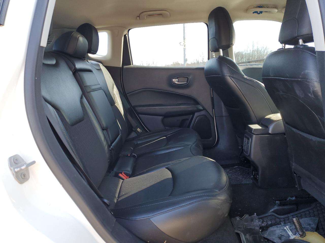 2019 Jeep Compass - Image 11