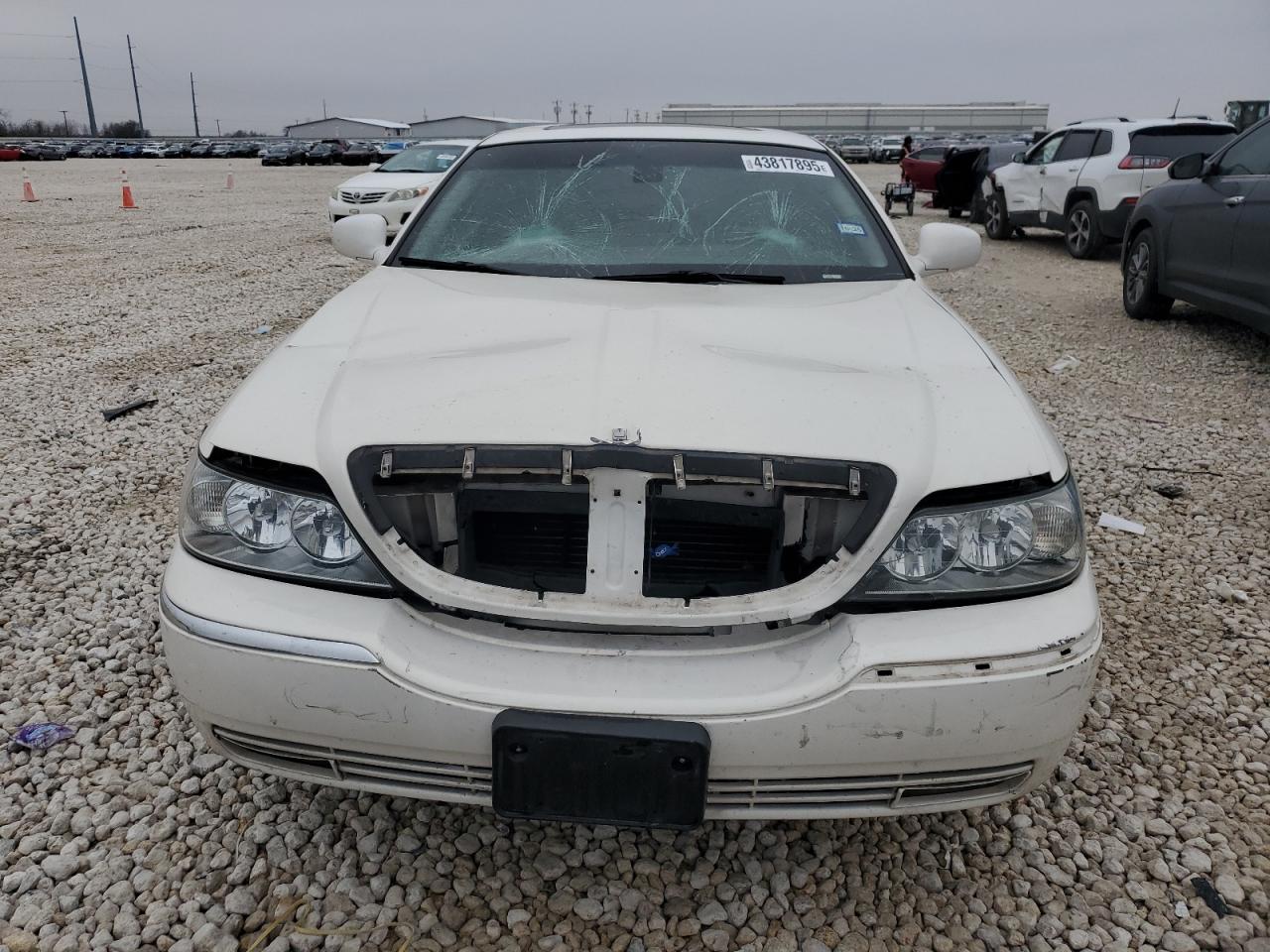 2003 Lincoln Town Car - Image 5