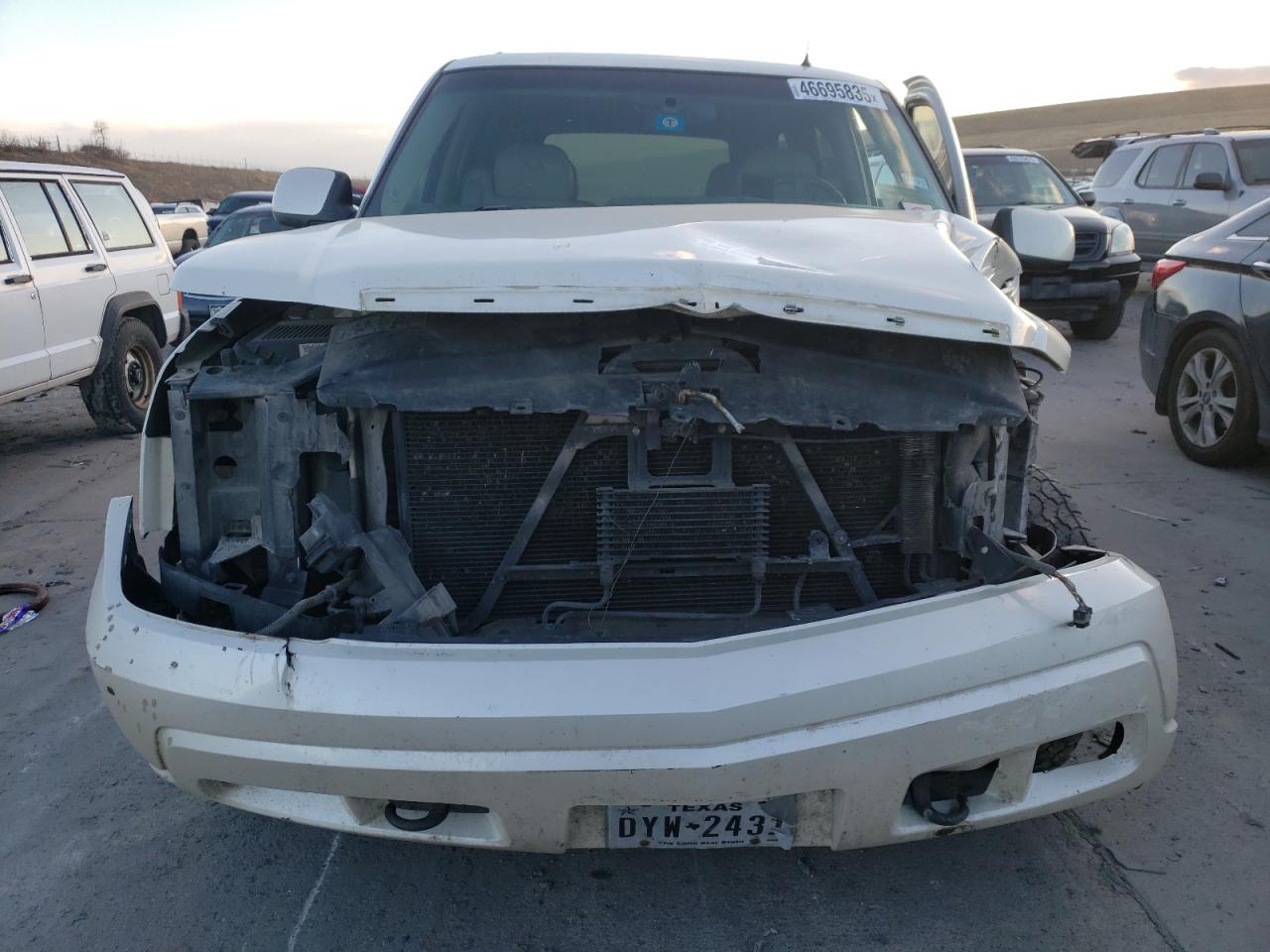 2002 Cadillac Escalade - Image 5