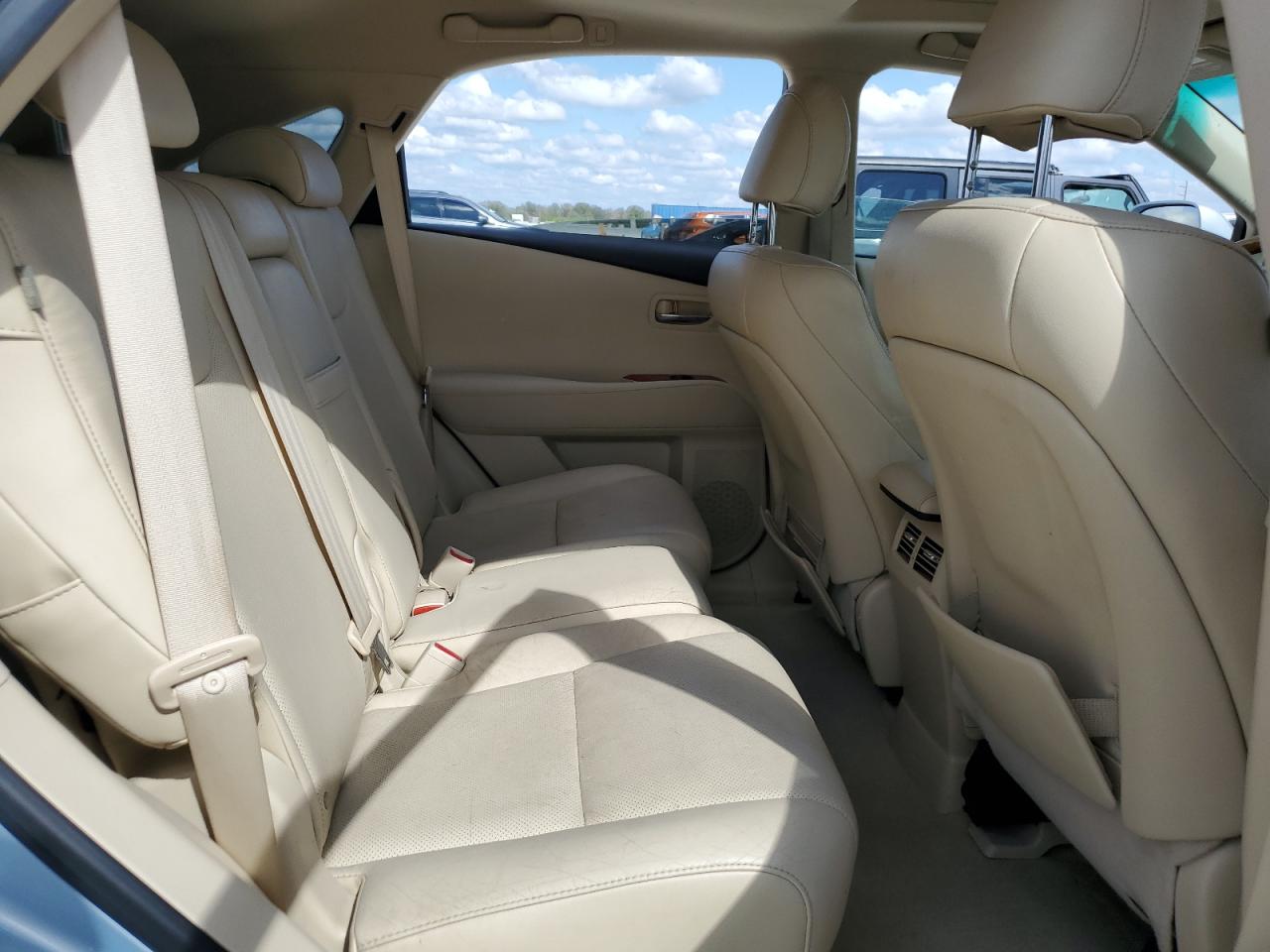 2010 Lexus RX - Image 11