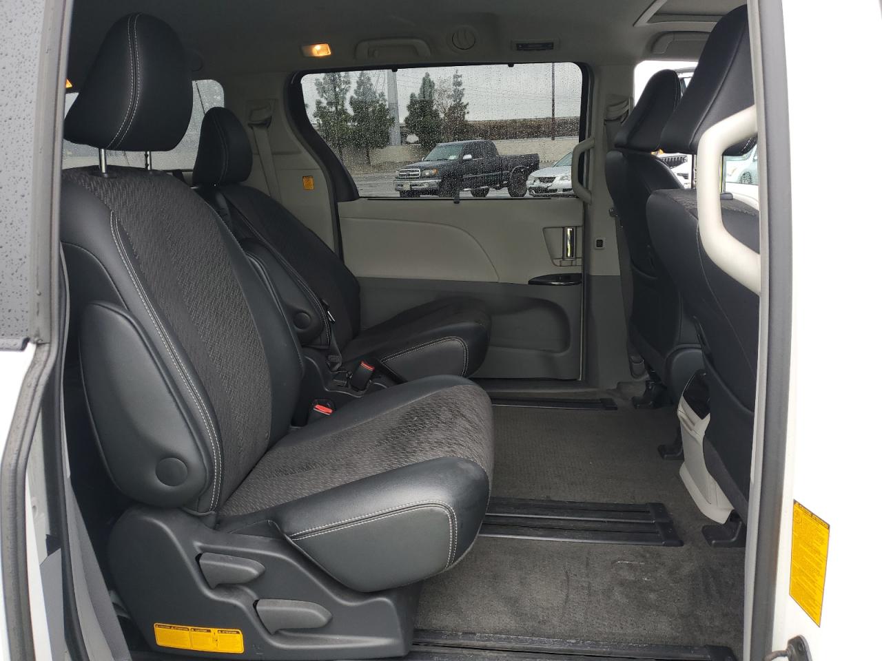 2011 Toyota Sienna - Image 12