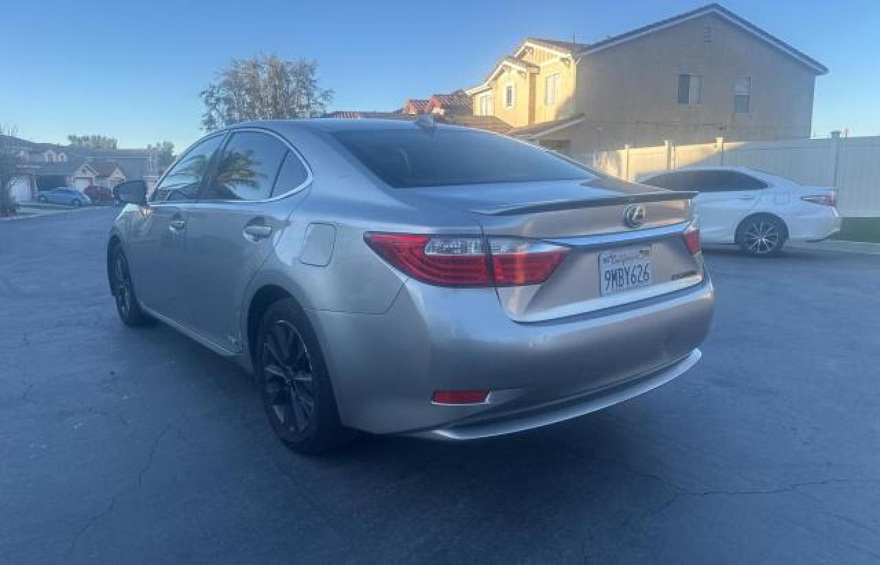 2015 Lexus ES - Image 3