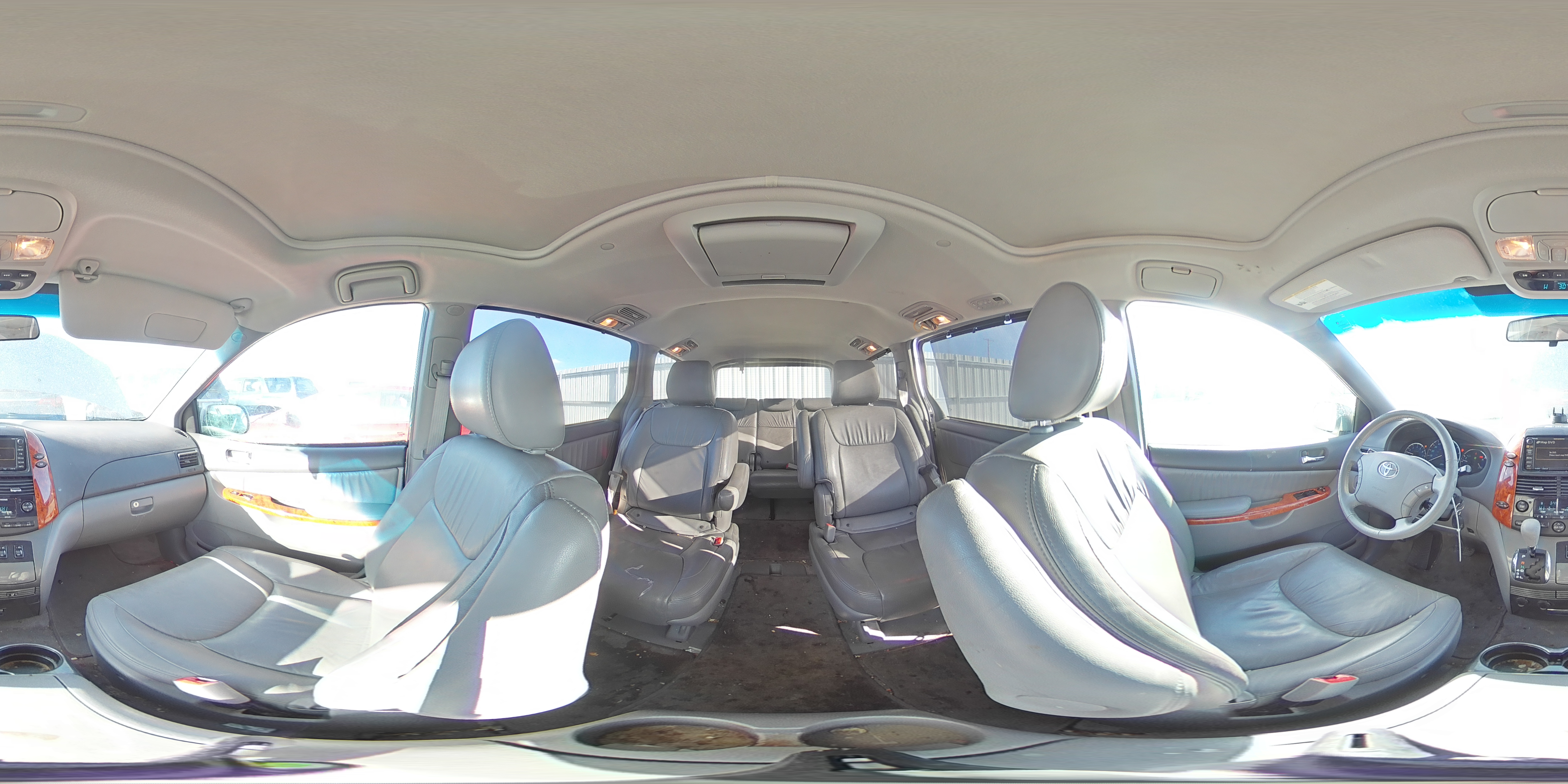 2010 Toyota Sienna - Image 13