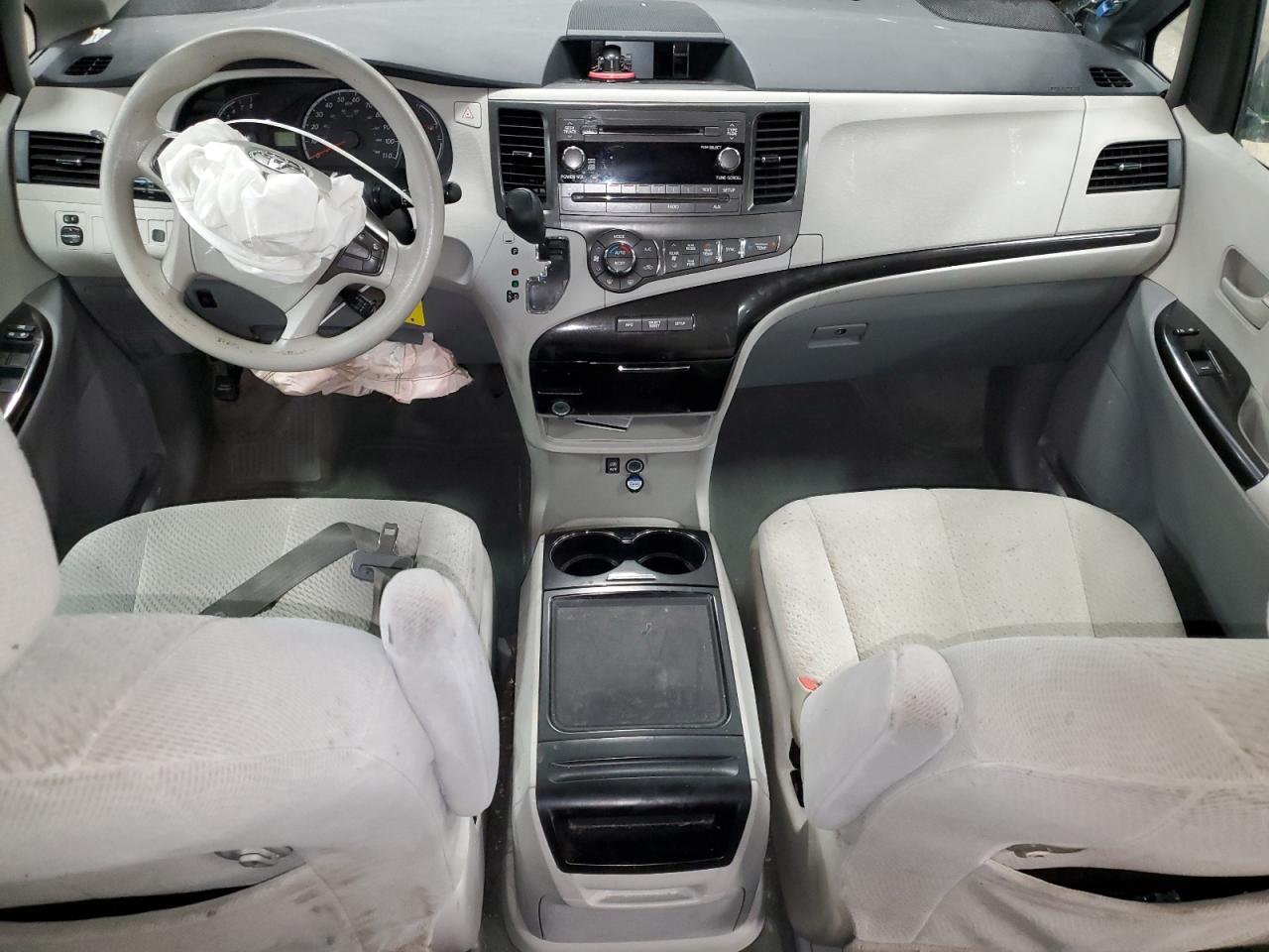 2014 Toyota Sienna - Image 8
