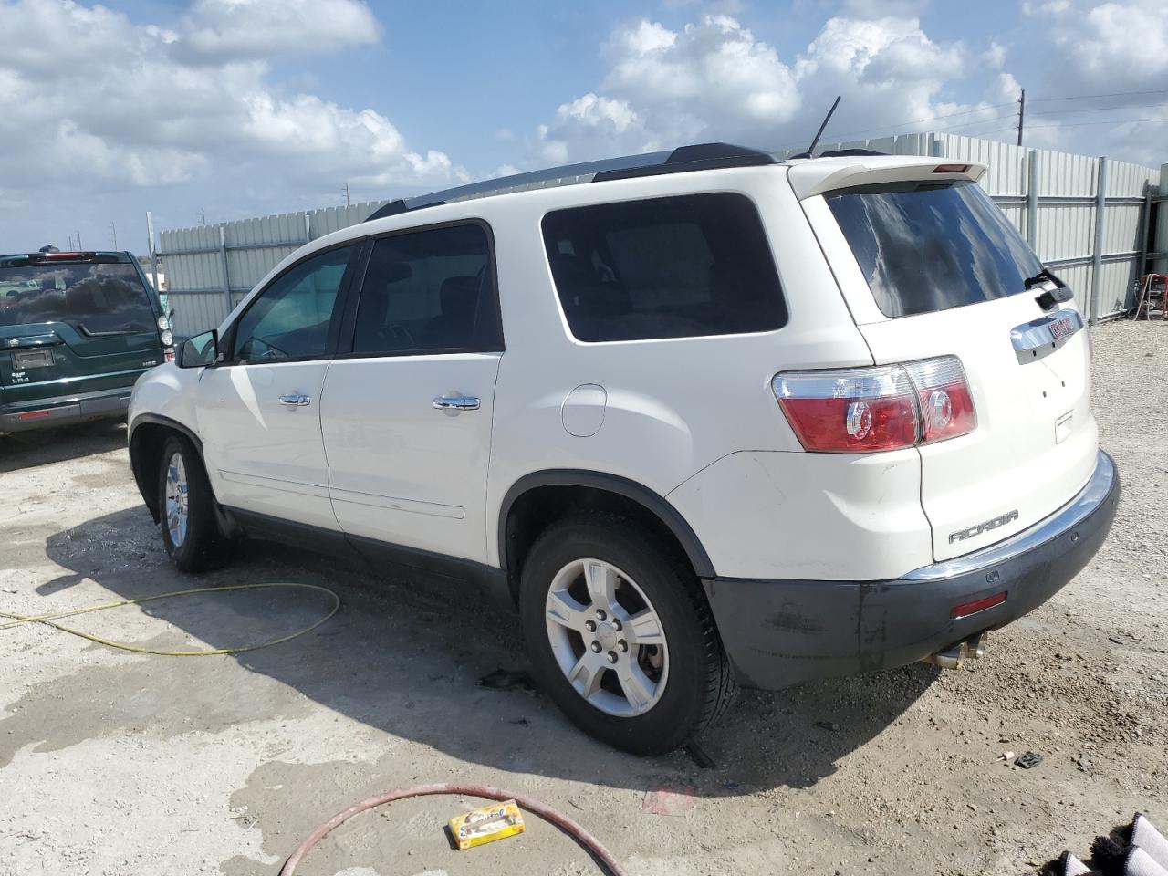 2010 GMC Acadia - Image 2