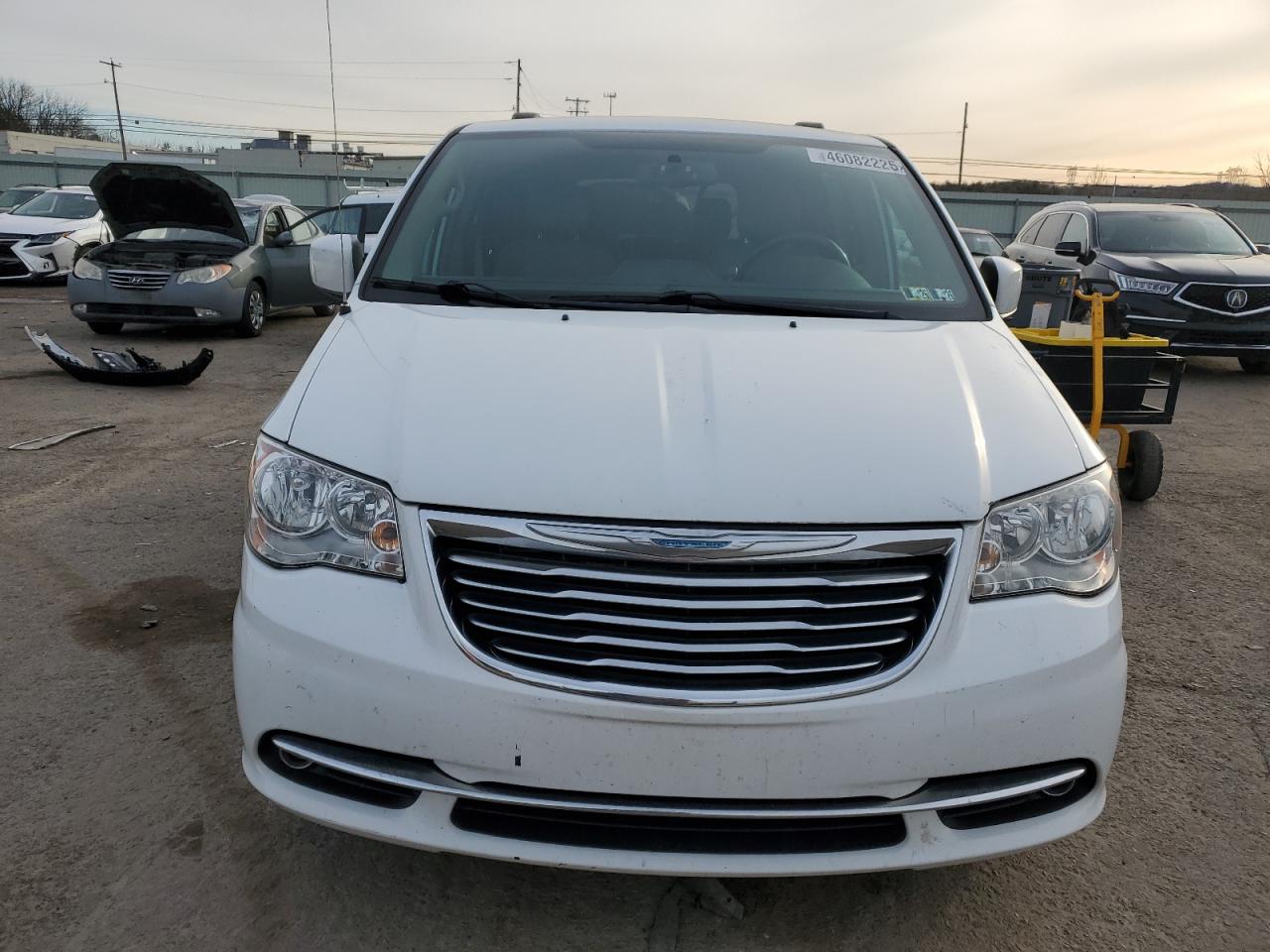 2015 Chrysler Town & Country - Image 5