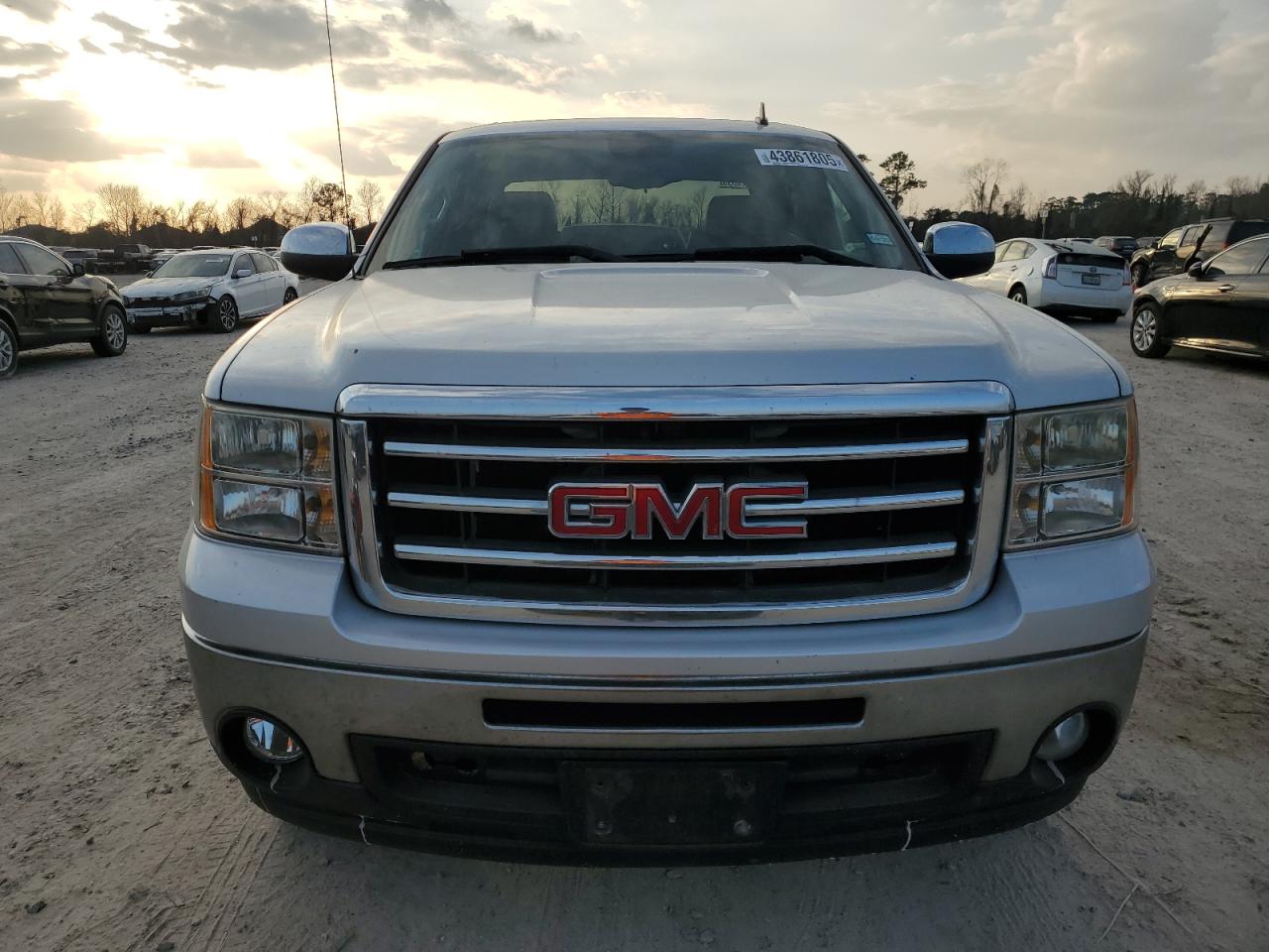 2012 GMC Sierra - Image 5