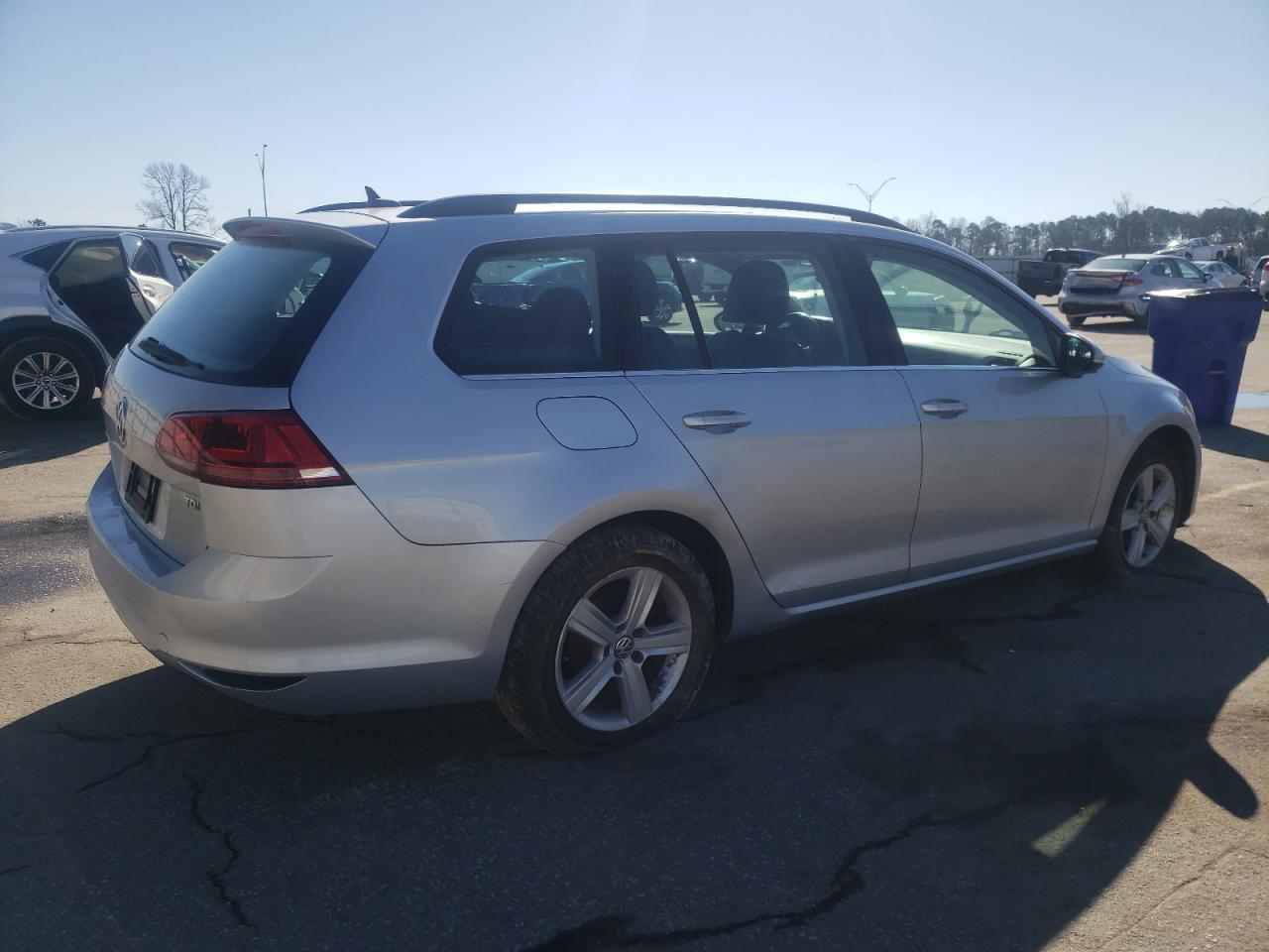 2015 Volkswagen Golf - Image 3