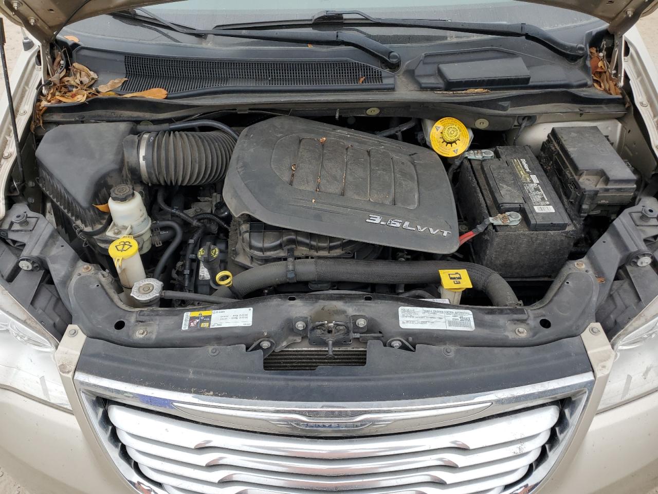 2016 Chrysler Town & Country - Image 12