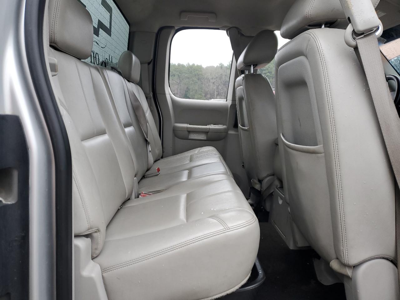 2011 Chevrolet Silverado - Image 11