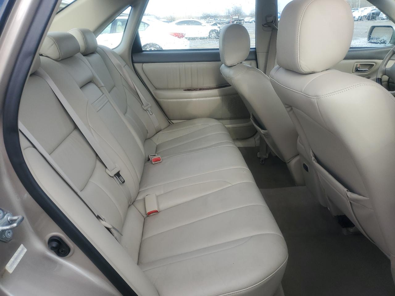 2003 Toyota Avalon - Image 10