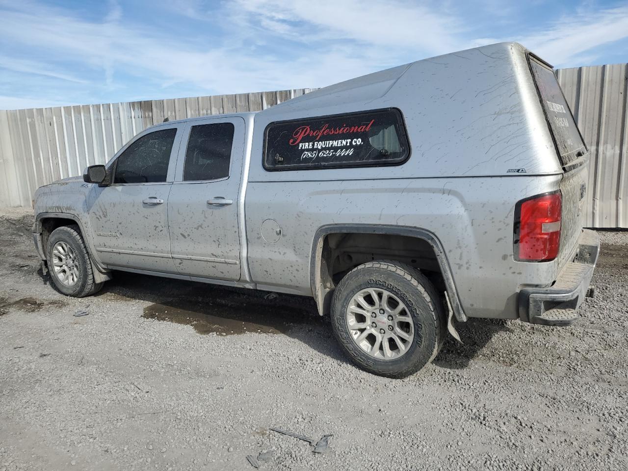 2015 GMC Sierra - Image 2