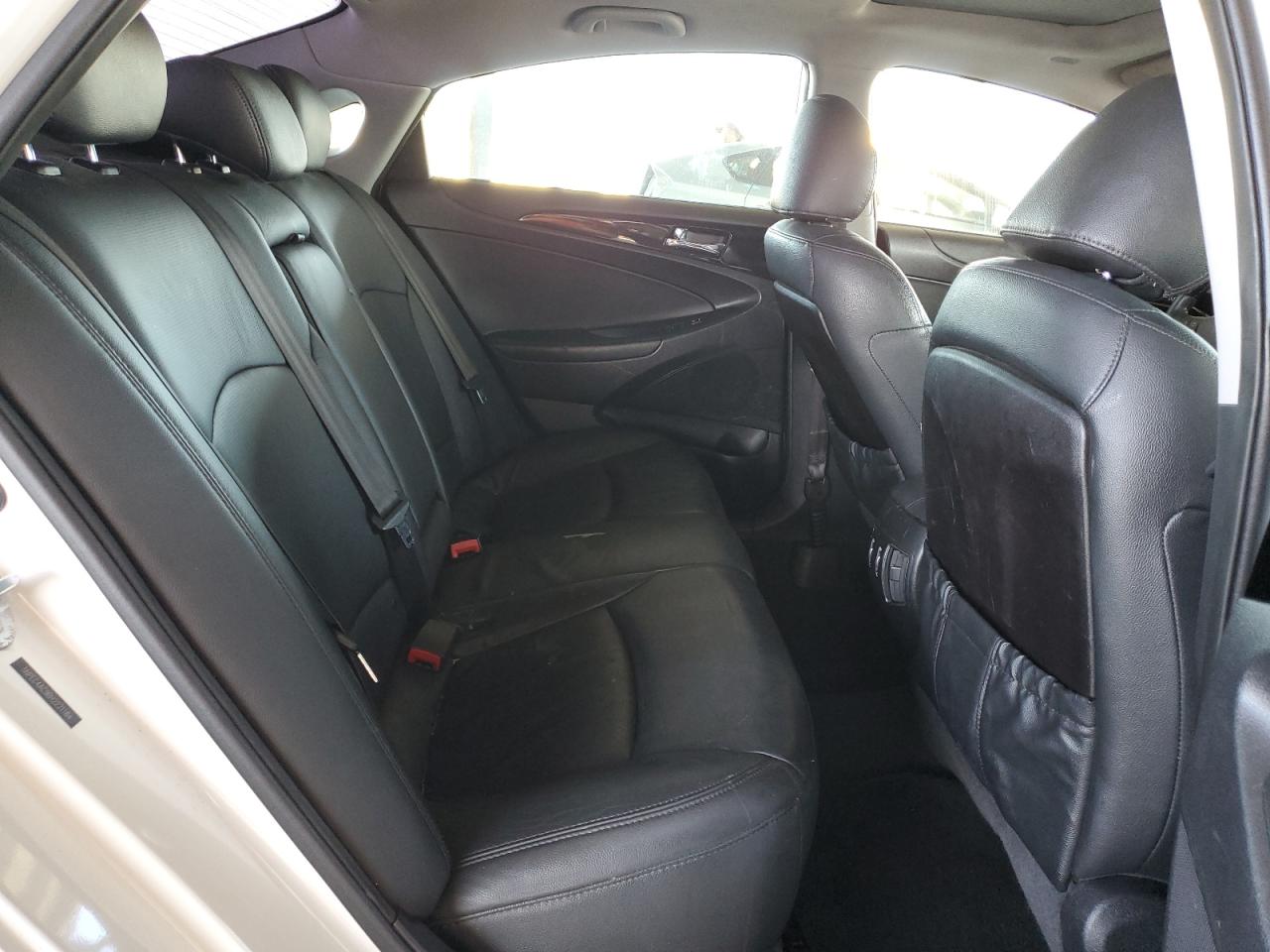 2011 Hyundai Sonata - Image 10