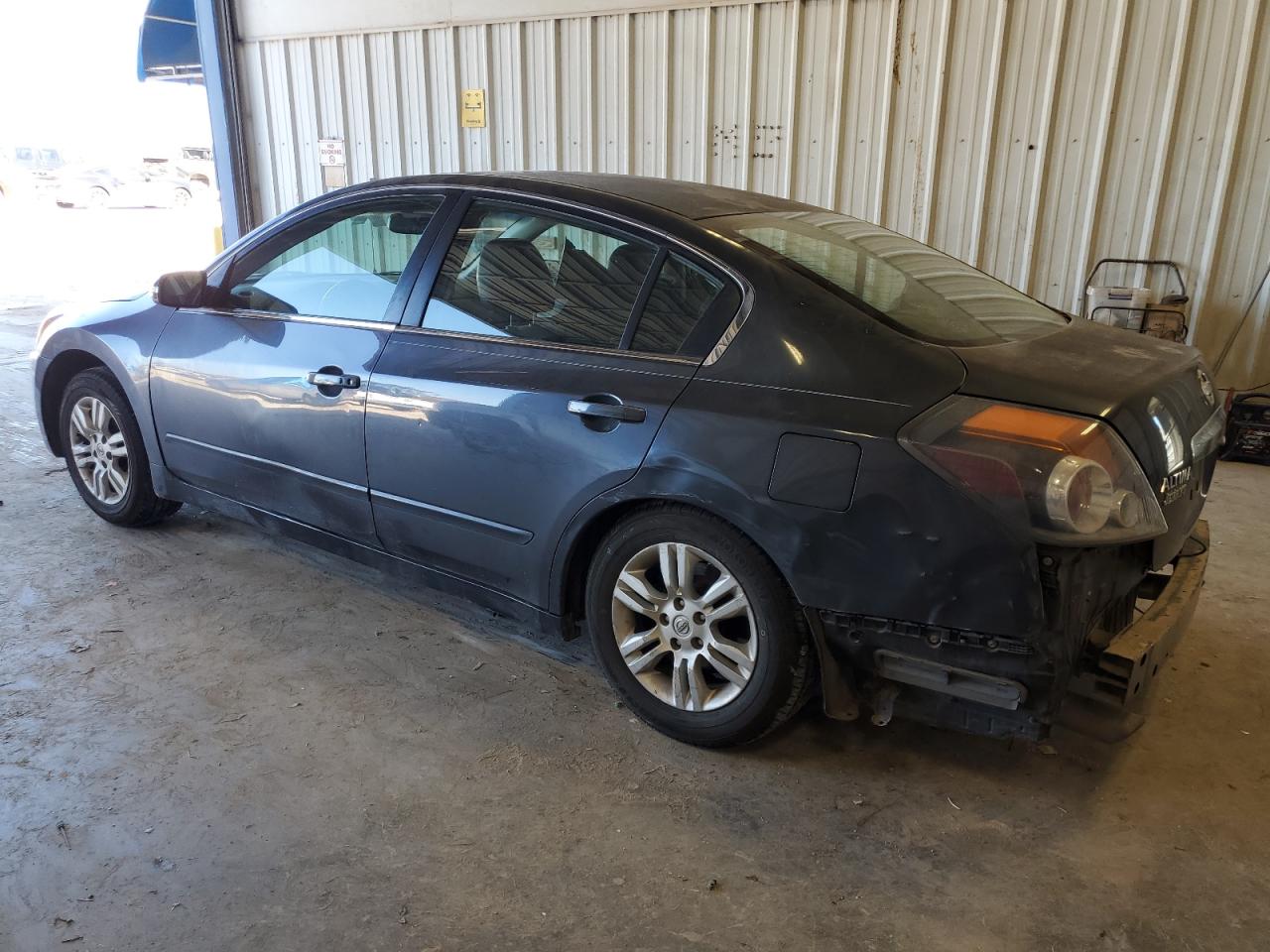 2010 Nissan Altima - Image 2