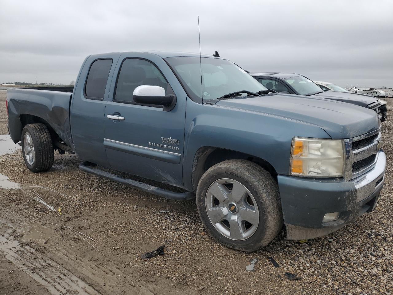 2011 Chevrolet Silverado - Image 4