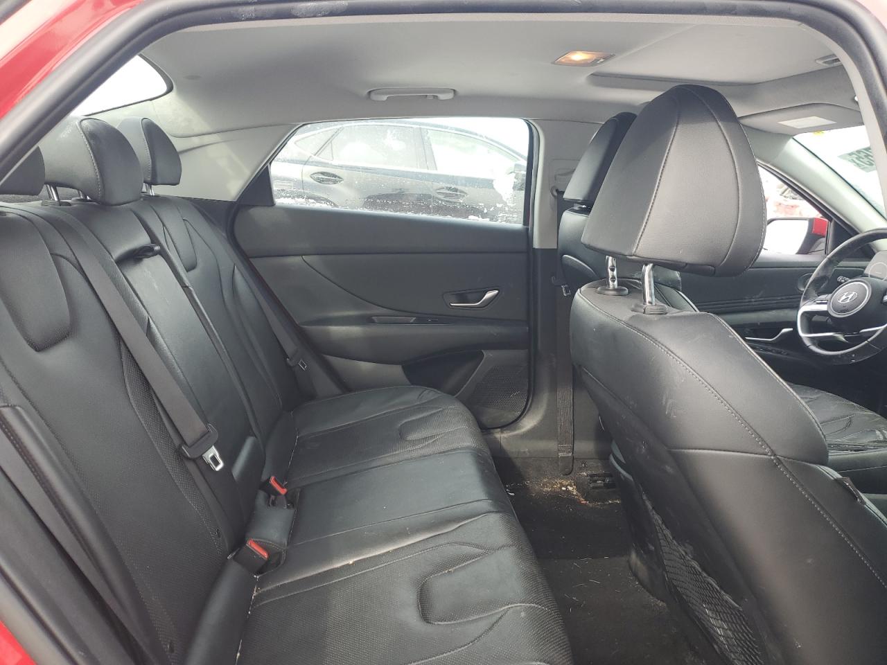 2022 Hyundai Elantra - Image 11