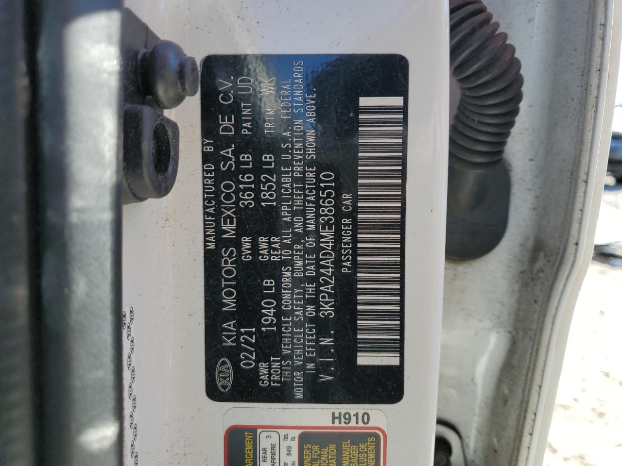2021 Kia Rio - Image 12